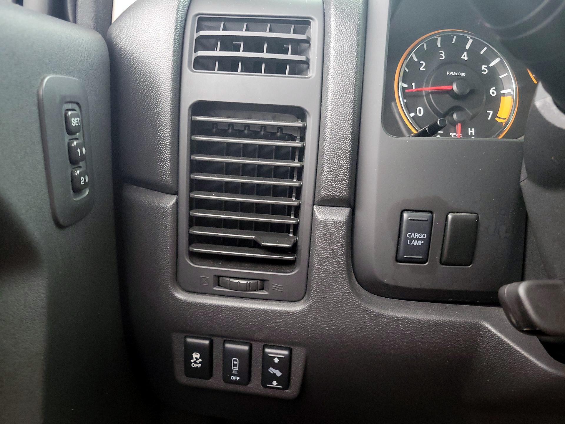 Thumbnail: 2015 Nissan Titan - 13