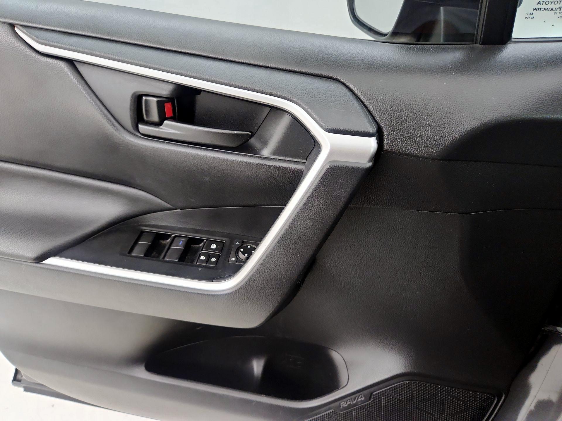 Thumbnail: 2021 Toyota RAV4 - 12