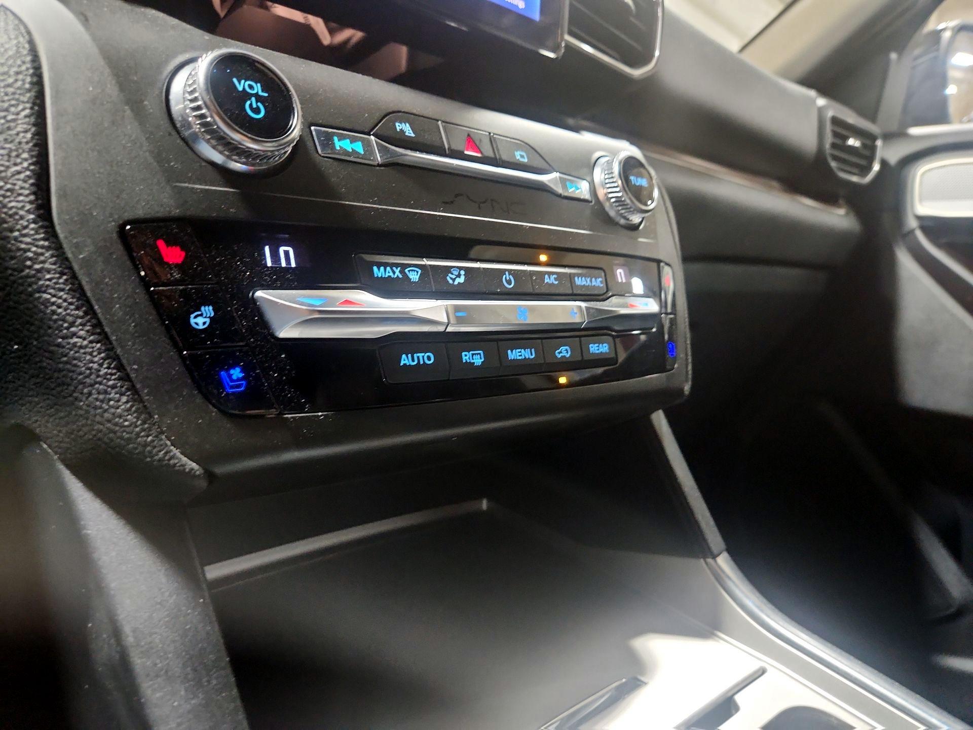 Thumbnail: 2020 Ford Explorer - 14