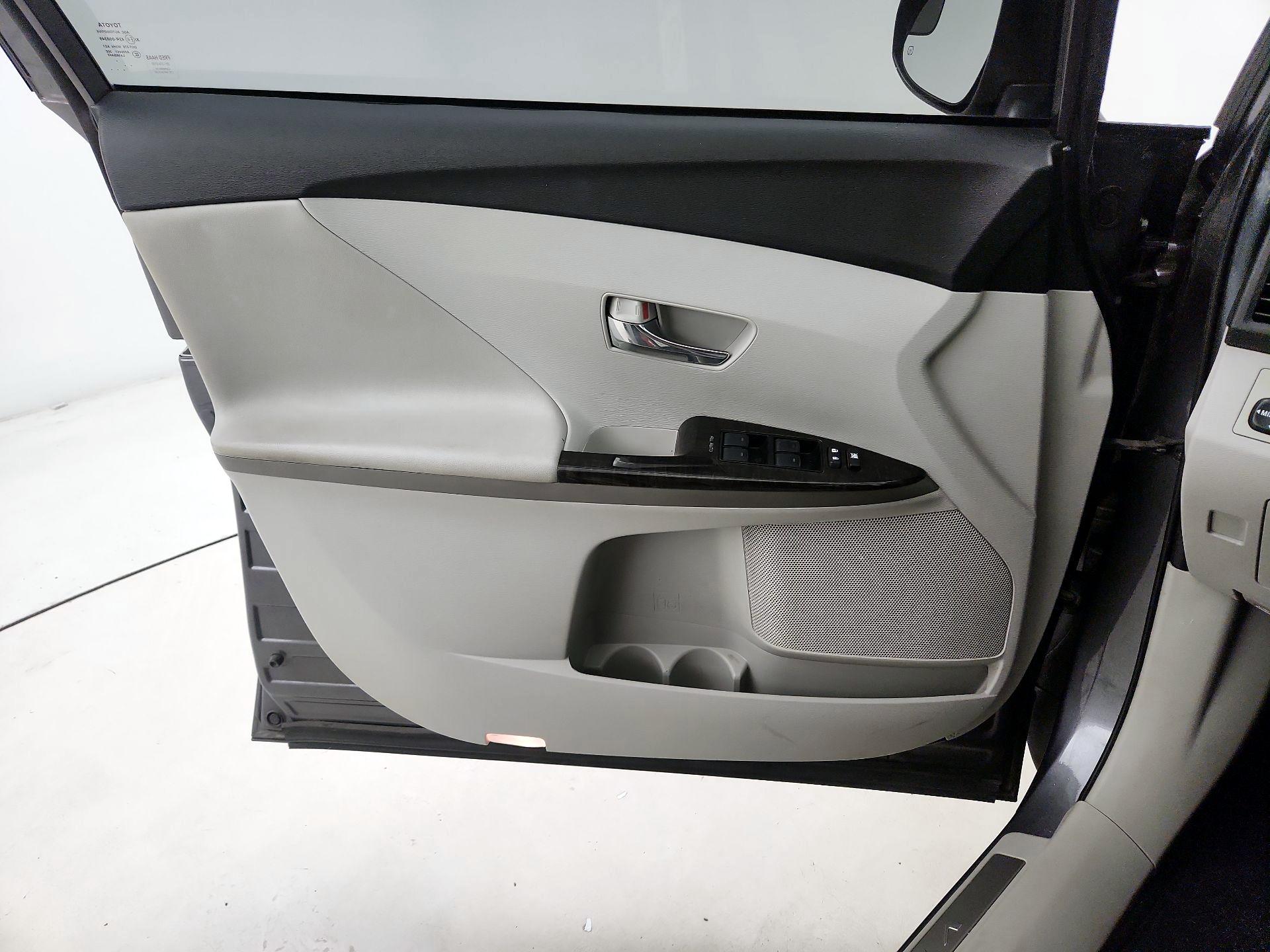 Thumbnail: 2014 Toyota Venza - 12