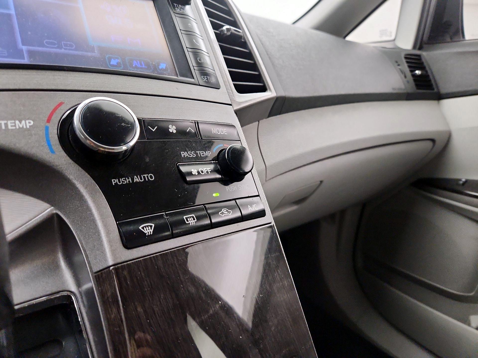 Thumbnail: 2014 Toyota Venza - 15