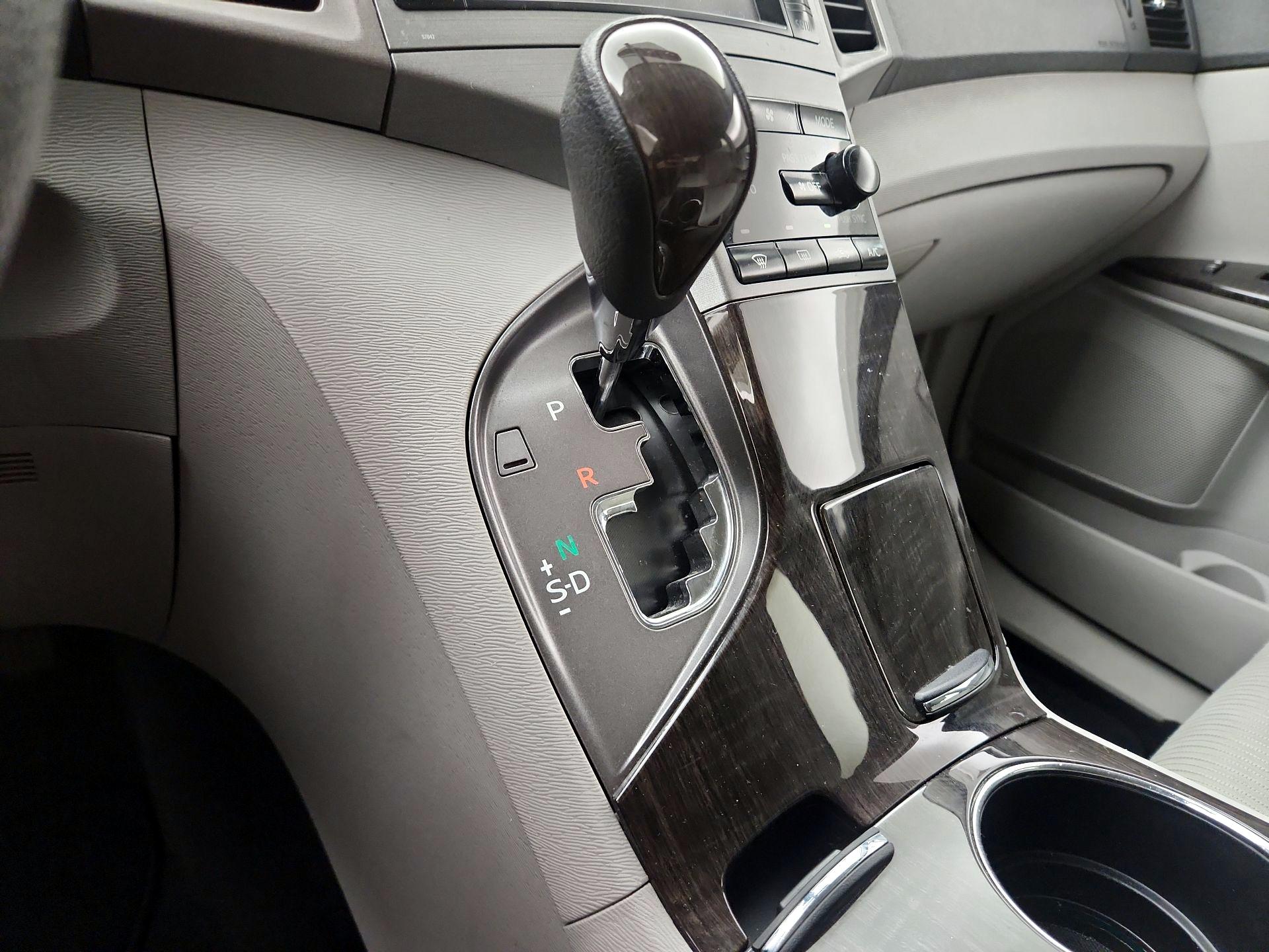 Thumbnail: 2014 Toyota Venza - 16