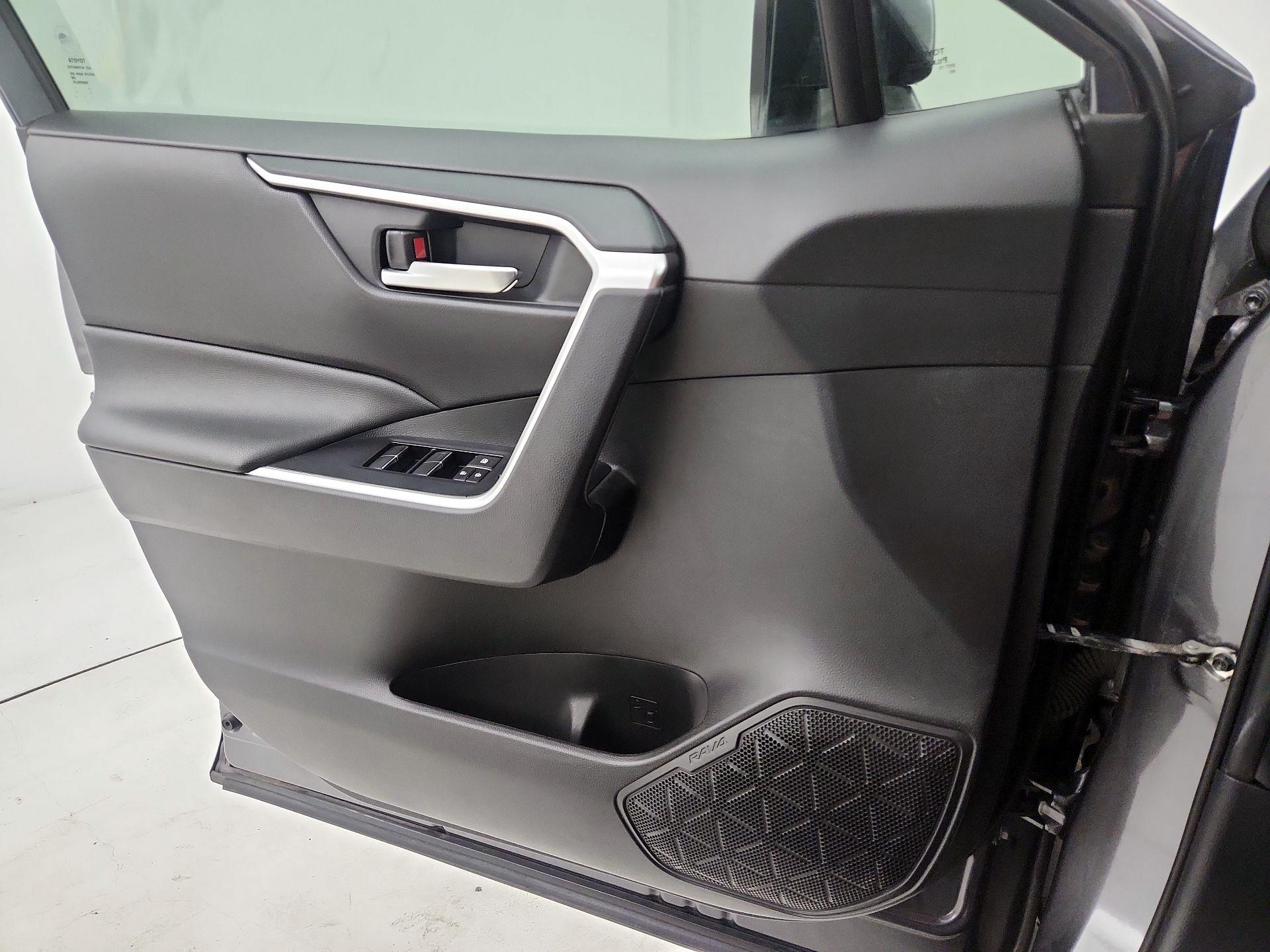 Thumbnail: 2019 Toyota RAV4 - 12