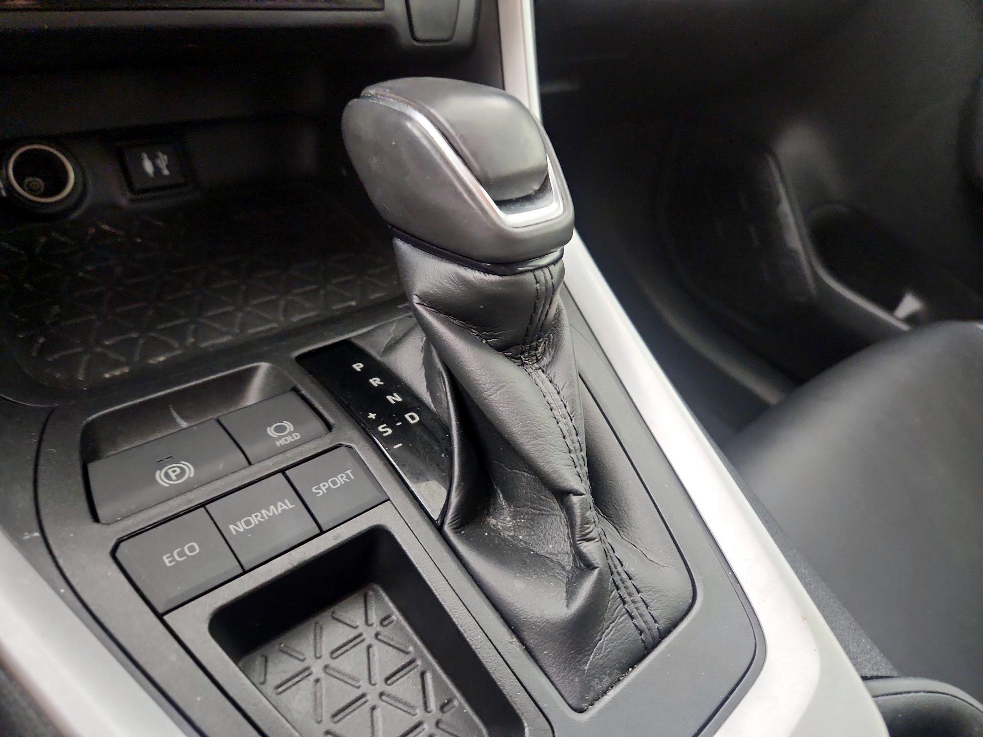Thumbnail: 2019 Toyota RAV4 - 17