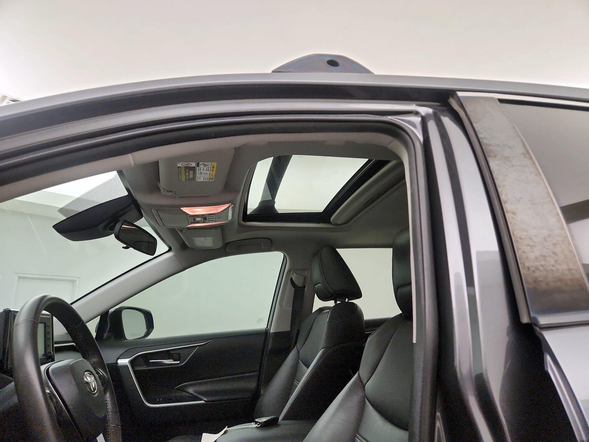 Thumbnail: 2019 Toyota RAV4 - 19