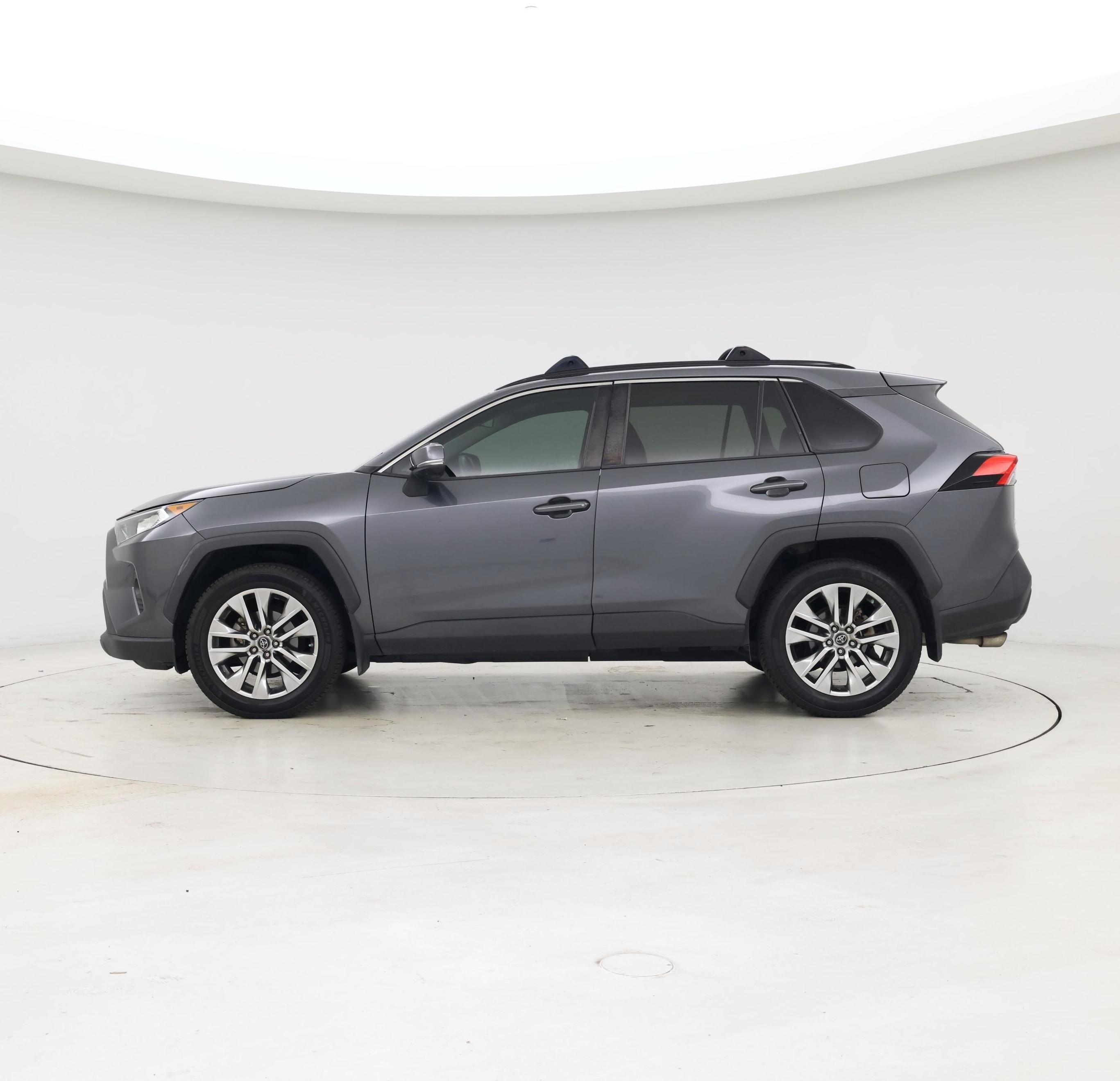 Thumbnail: 2019 Toyota RAV4 - 3
