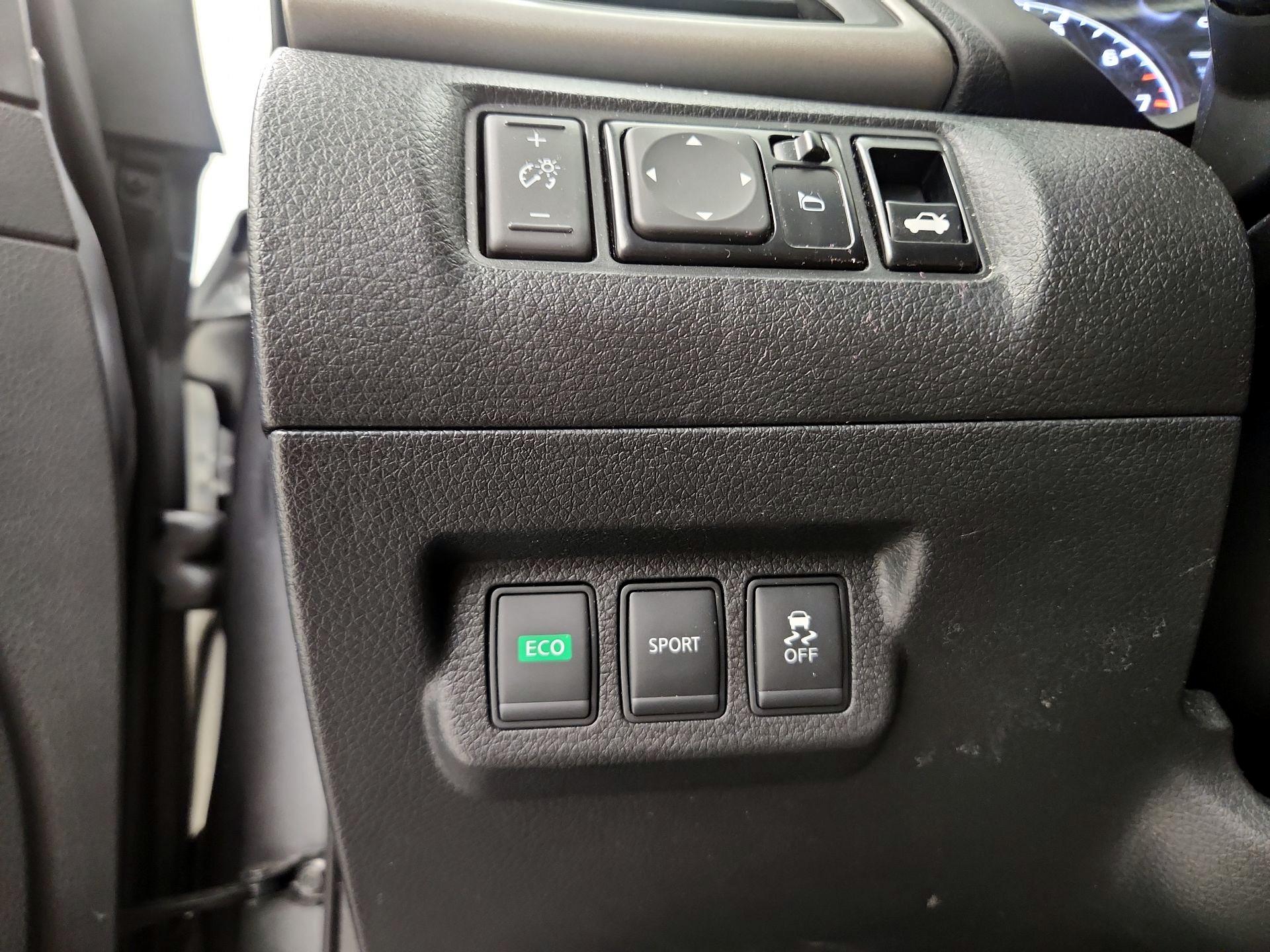 Thumbnail: 2015 Nissan Sentra - 13