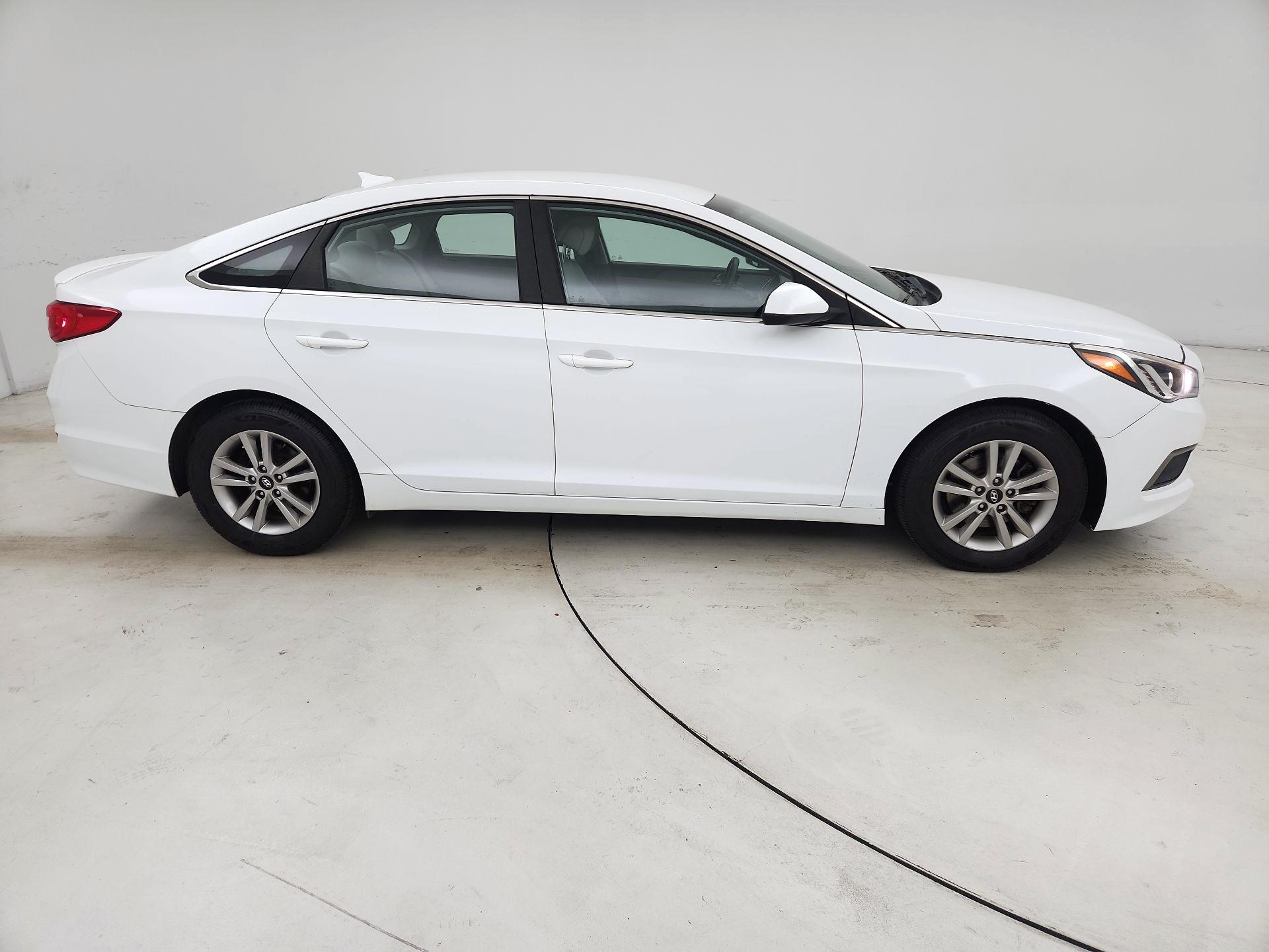 Thumbnail: 2016 Hyundai Sonata - 4