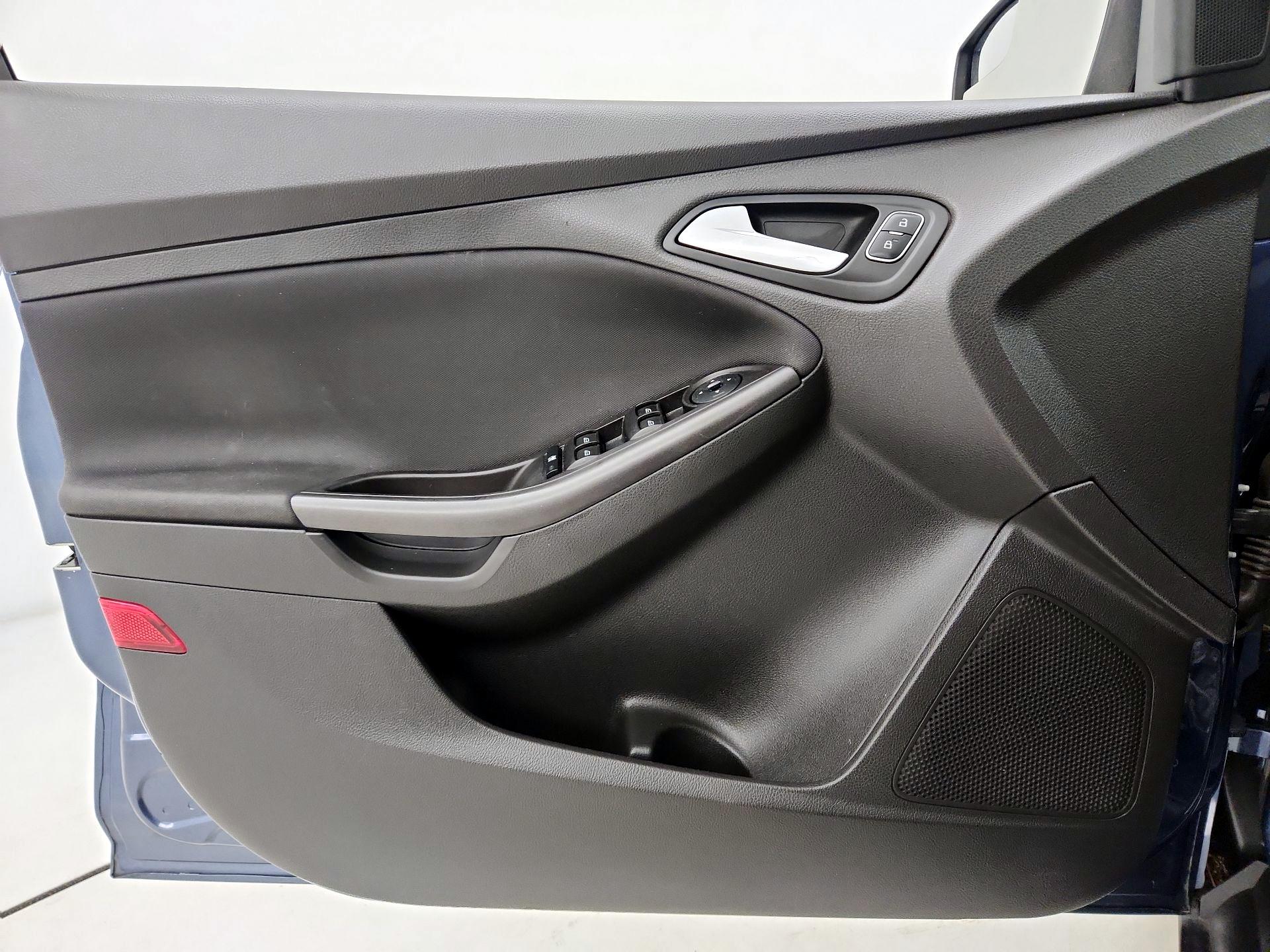 Thumbnail: 2018 Ford Focus - 12