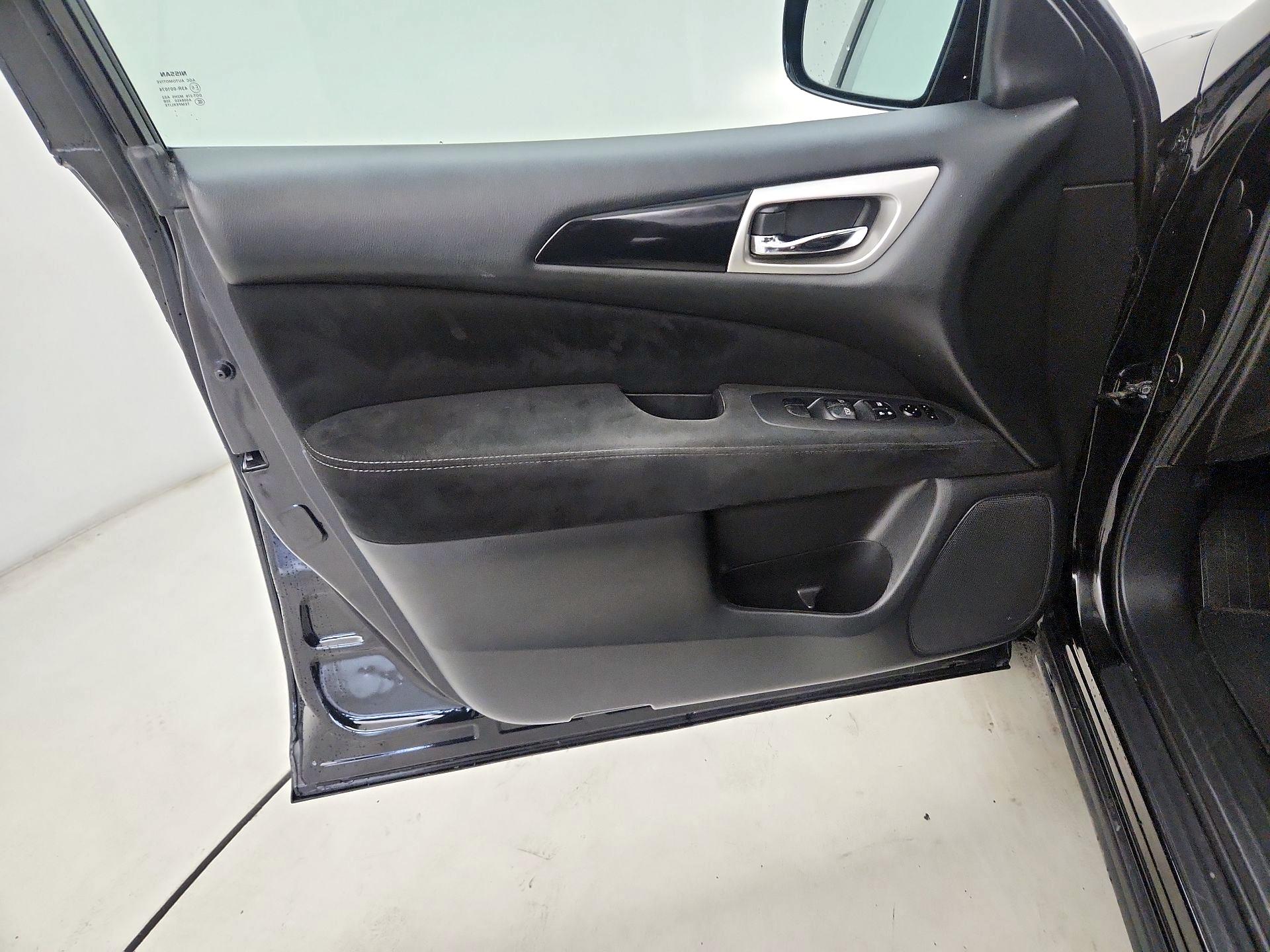 Thumbnail: 2014 Nissan Pathfinder - 12