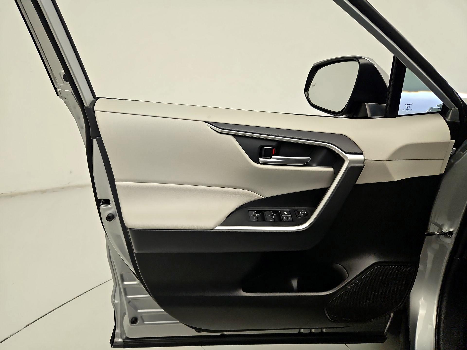 Thumbnail: 2023 Toyota RAV4 - 12