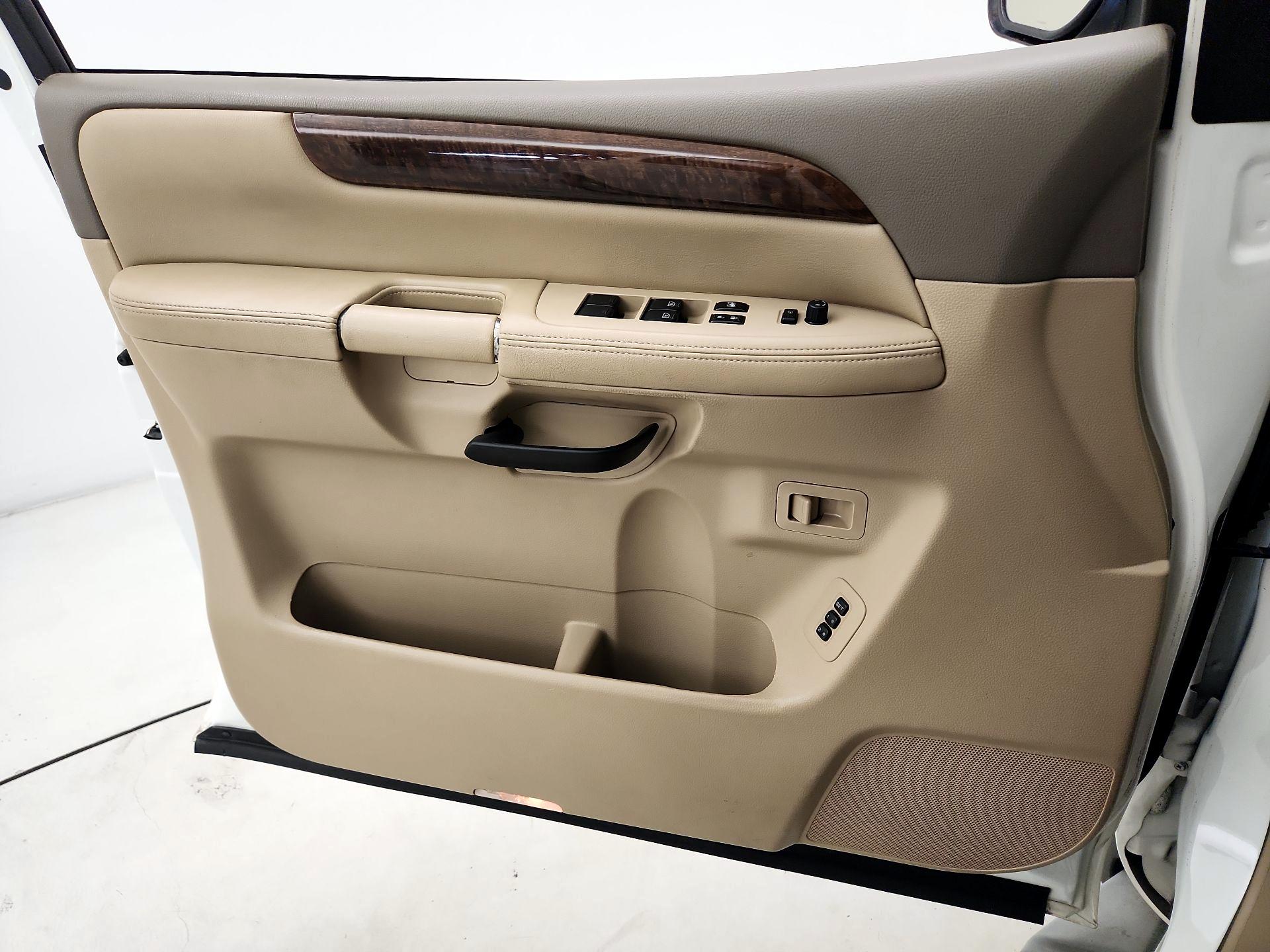 Thumbnail: 2014 Nissan Armada - 12