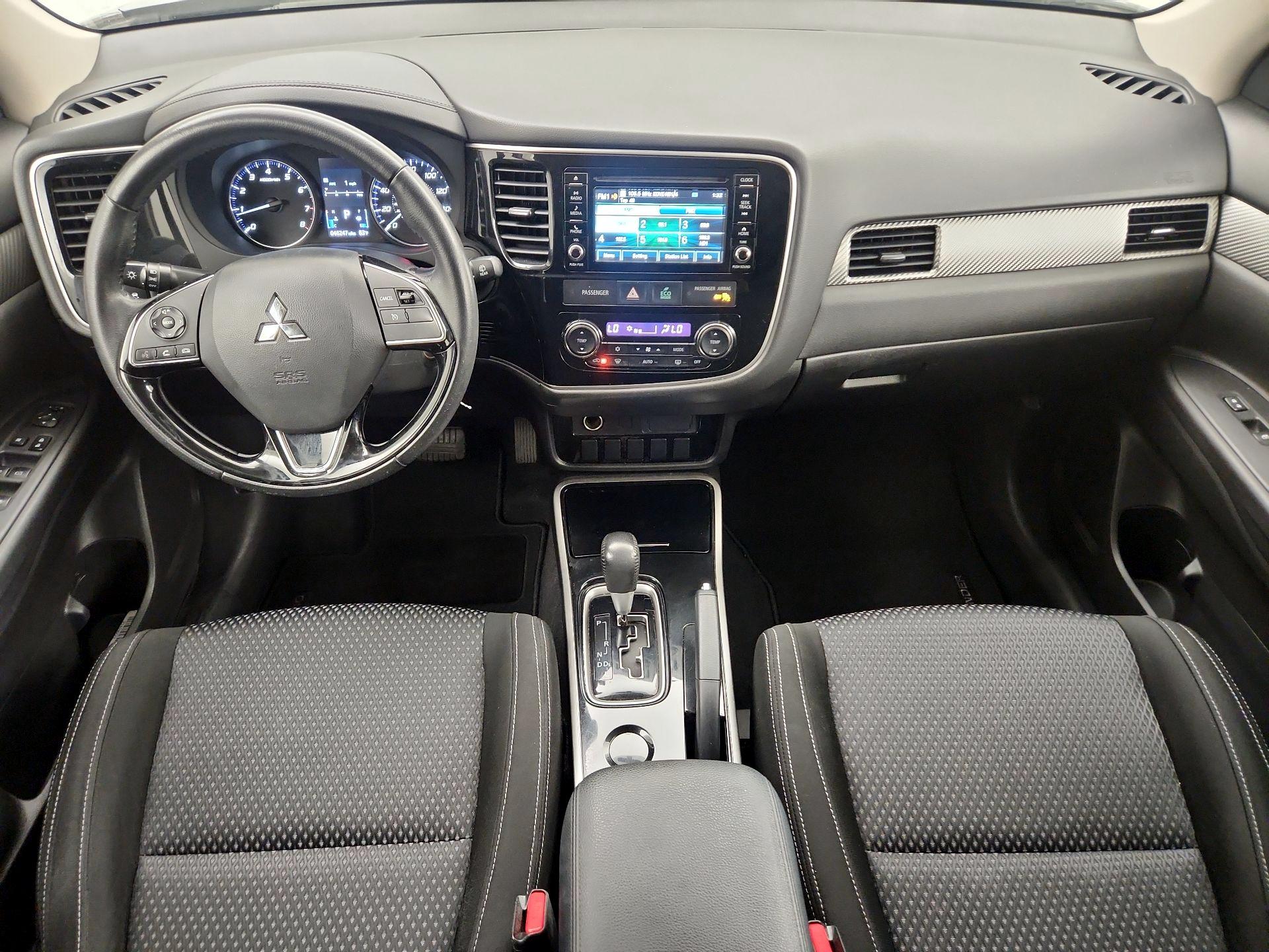 Thumbnail: 2017 Mitsubishi Outlander - 9
