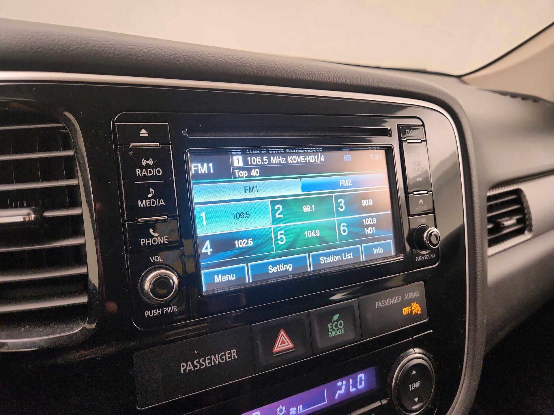Thumbnail: 2017 Mitsubishi Outlander - 15