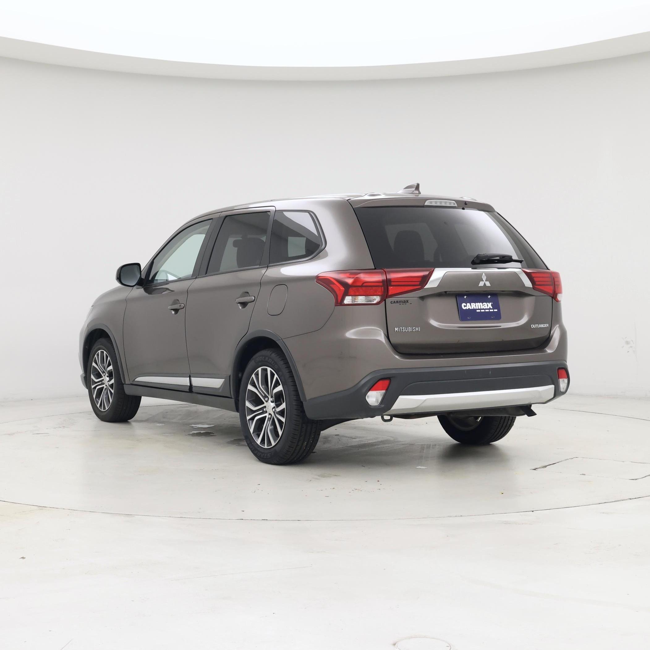 Thumbnail: 2017 Mitsubishi Outlander - 2