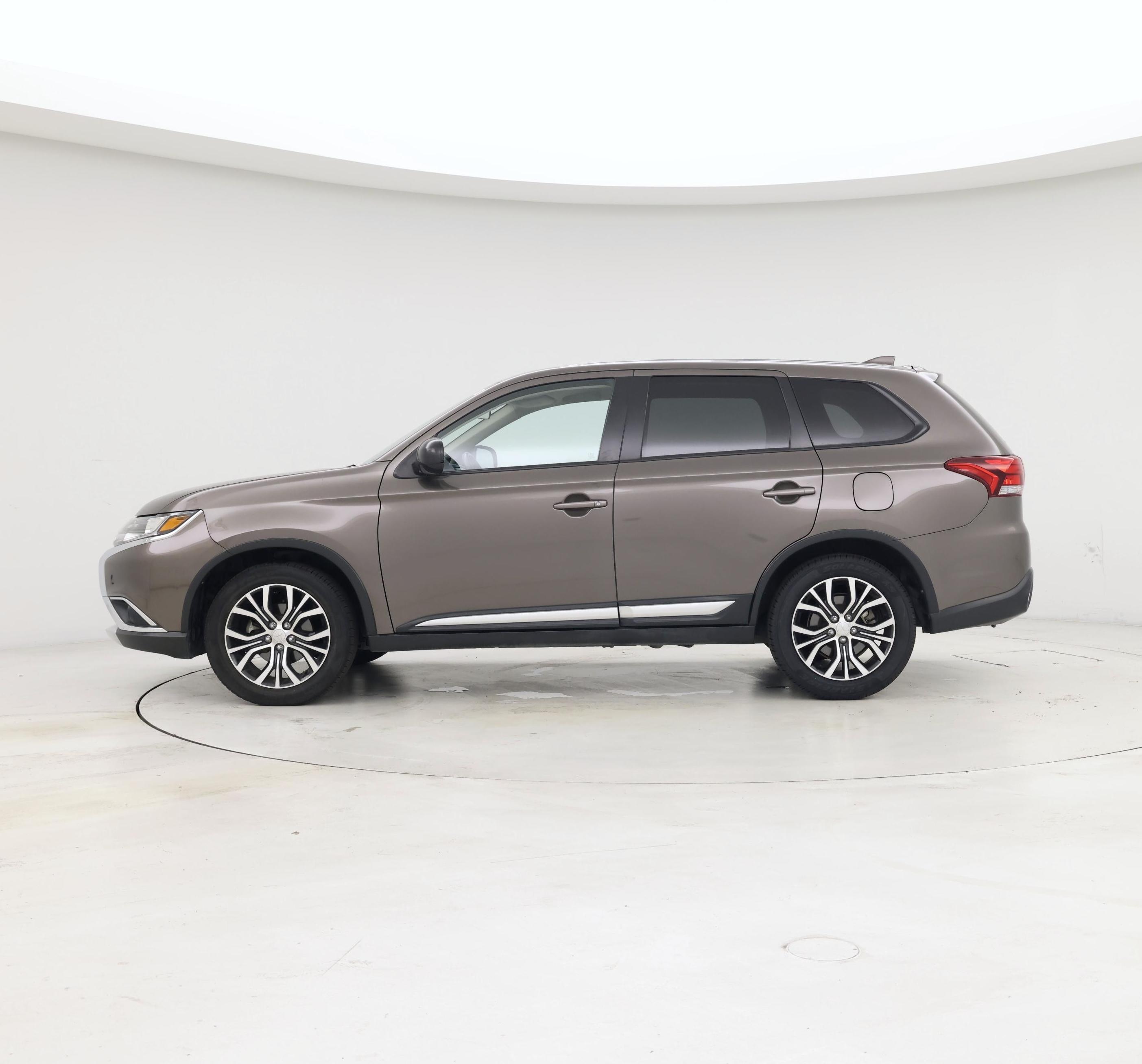 Thumbnail: 2017 Mitsubishi Outlander - 3
