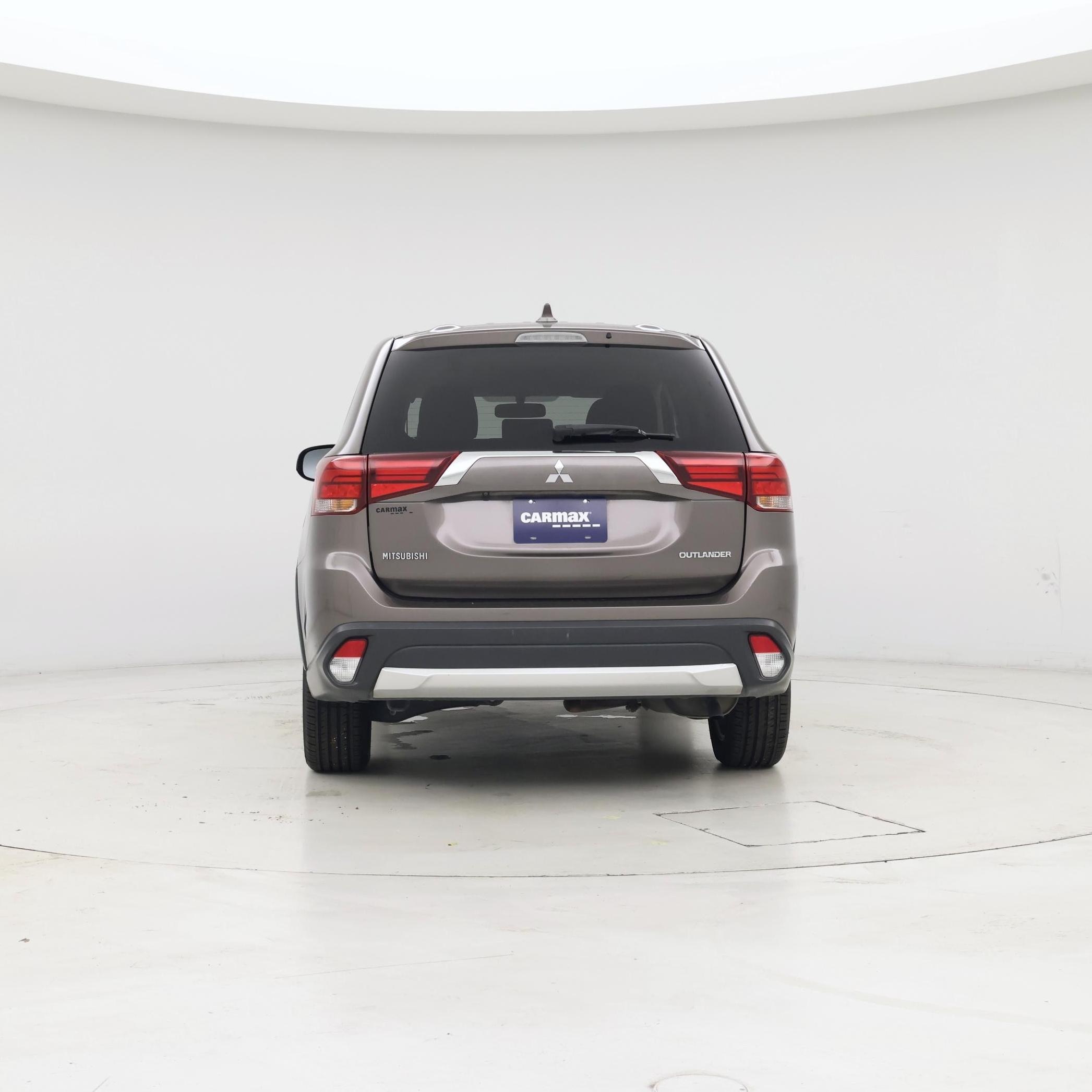 Thumbnail: 2017 Mitsubishi Outlander - 6