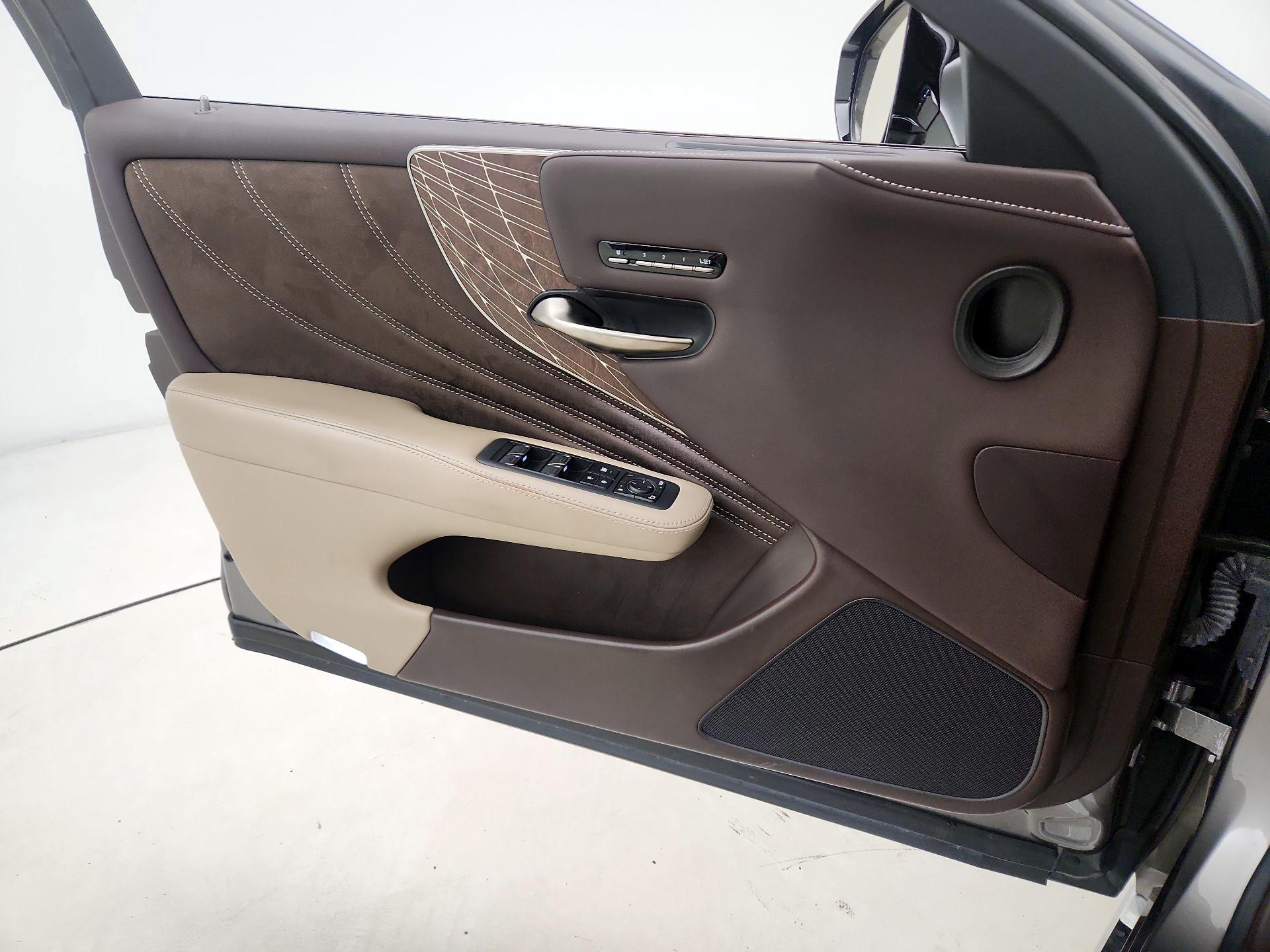 Thumbnail: 2019 Lexus LS - 12