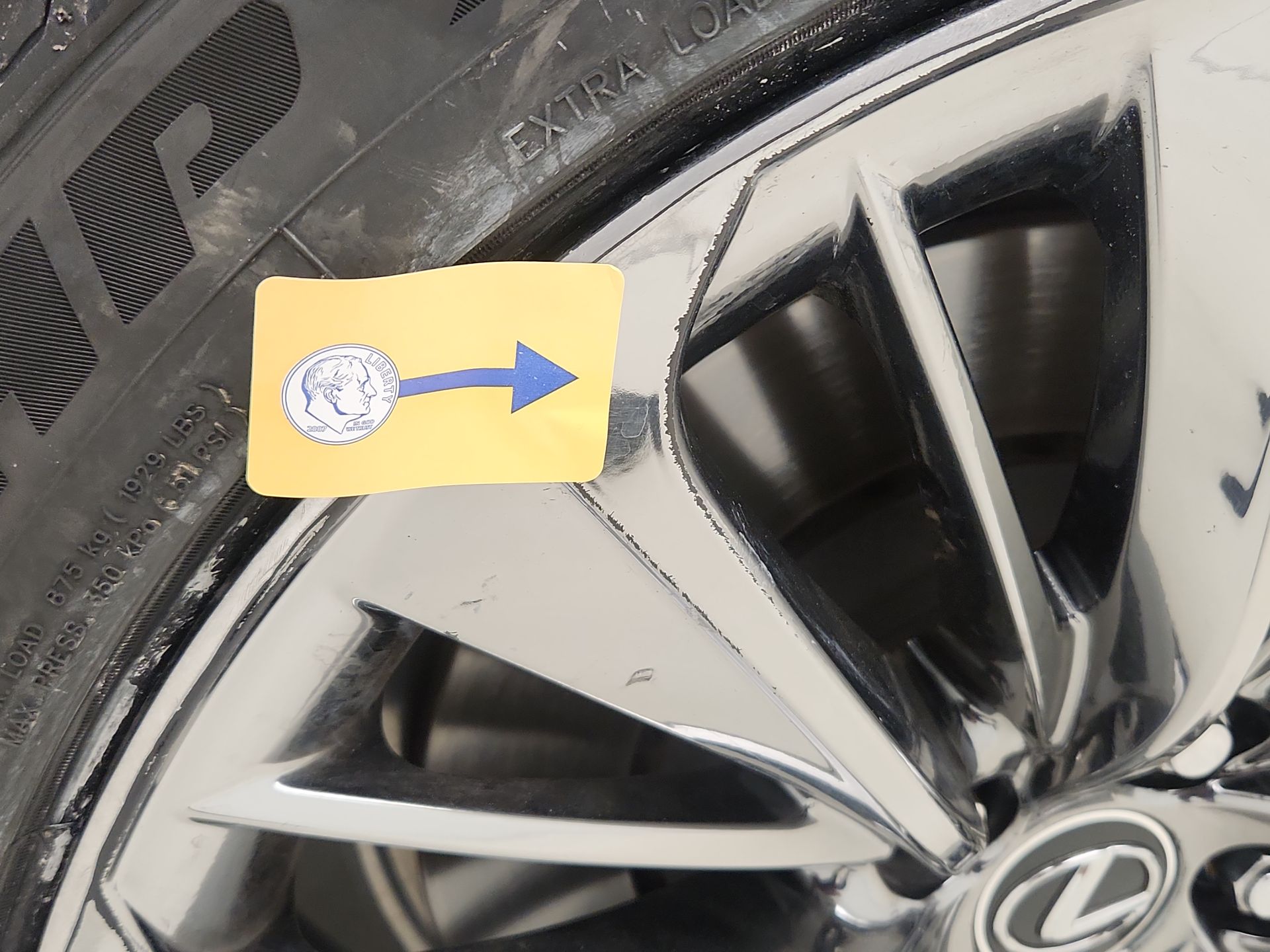 Thumbnail: 2019 Lexus LS - 19