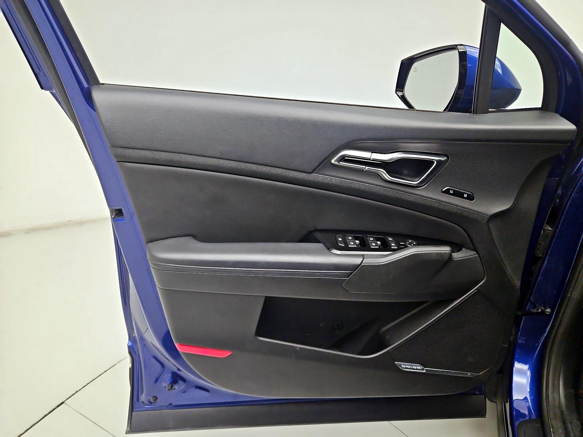 Thumbnail: 2023 Kia Sportage - 12
