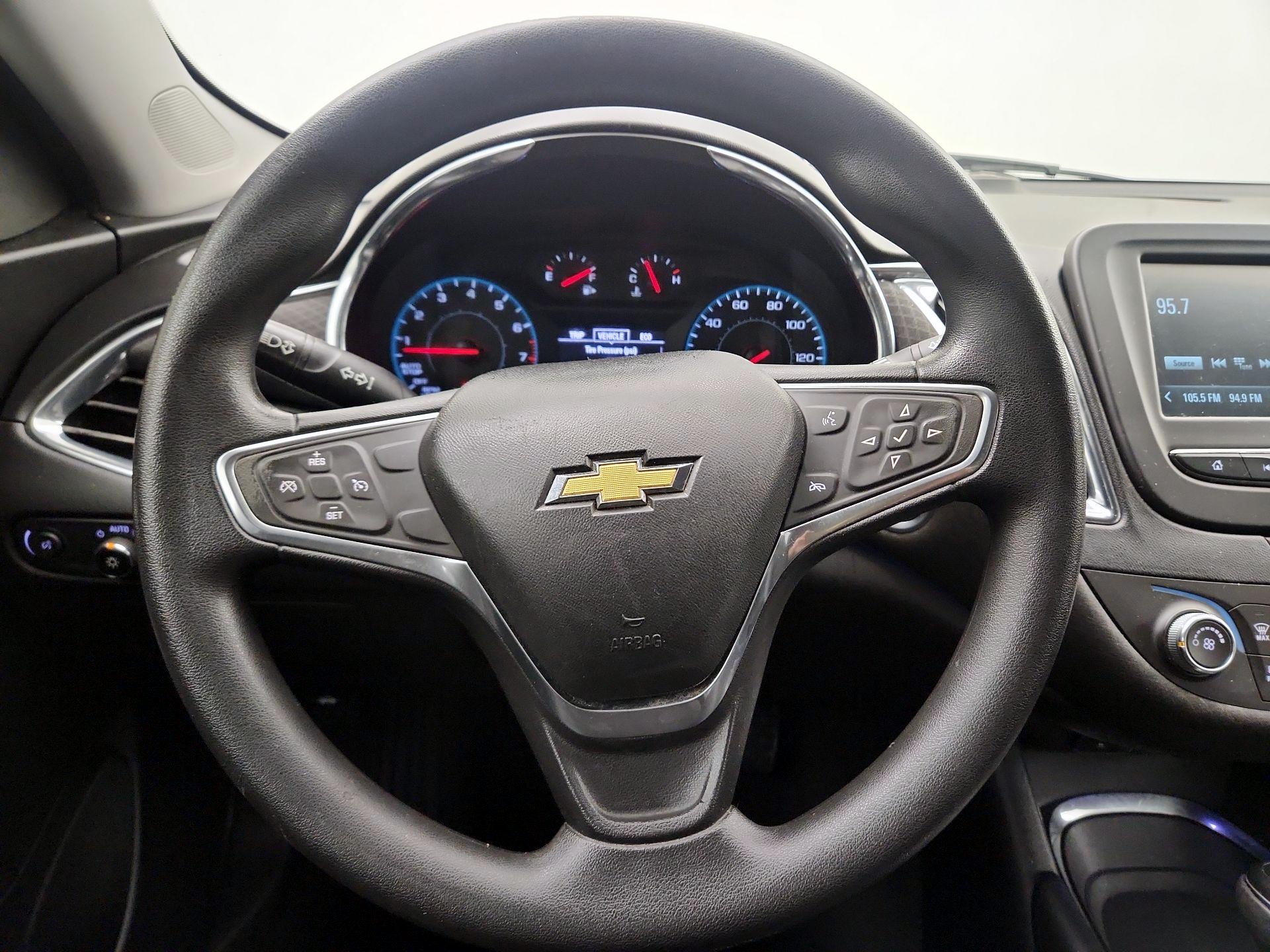 Thumbnail: 2018 Chevrolet Malibu - 10