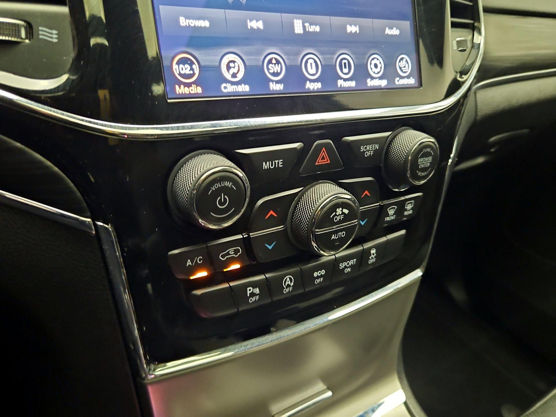 Thumbnail: 2020 Jeep Grand Cherokee - 17