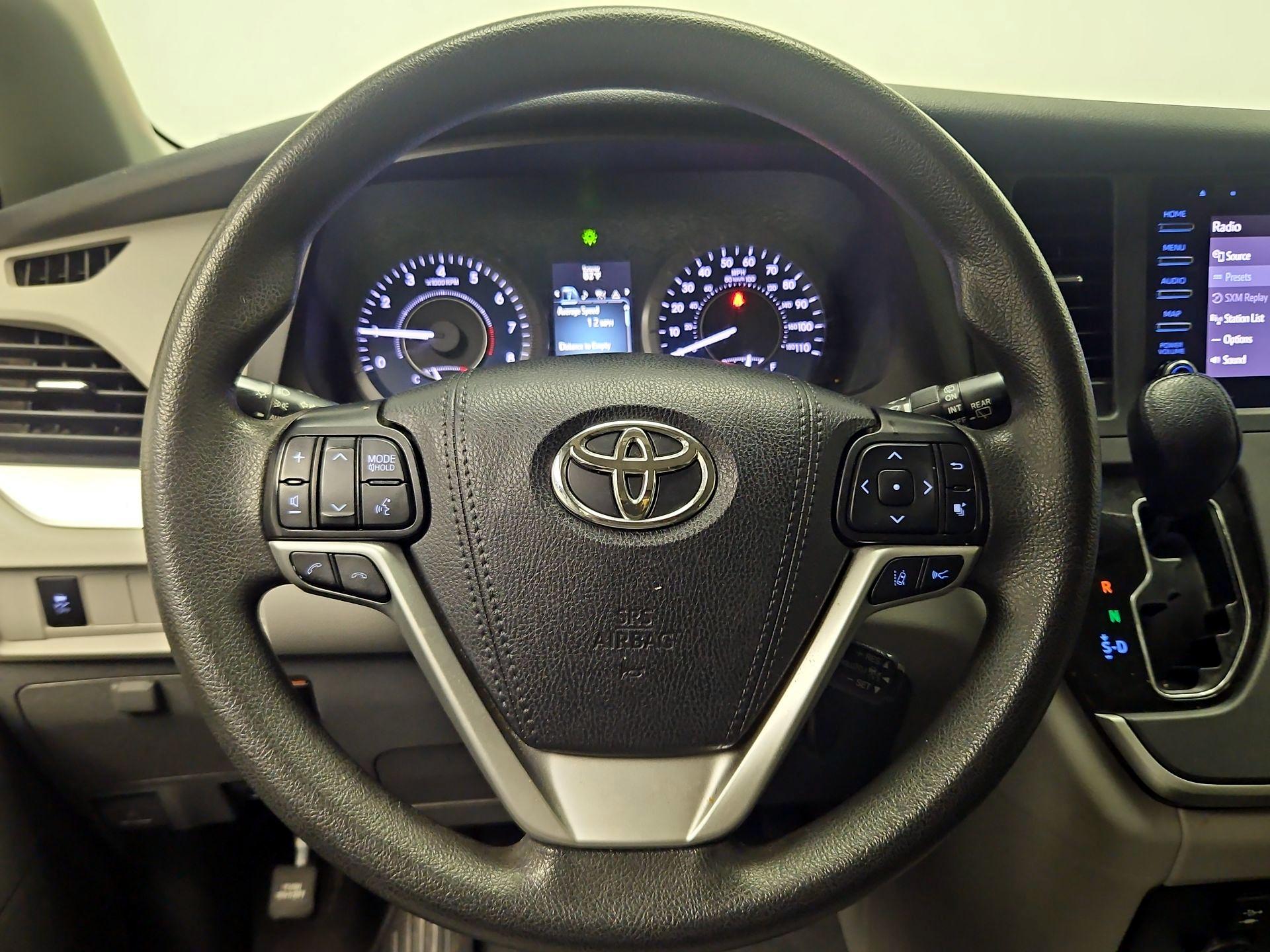 Thumbnail: 2020 Toyota Sienna - 10