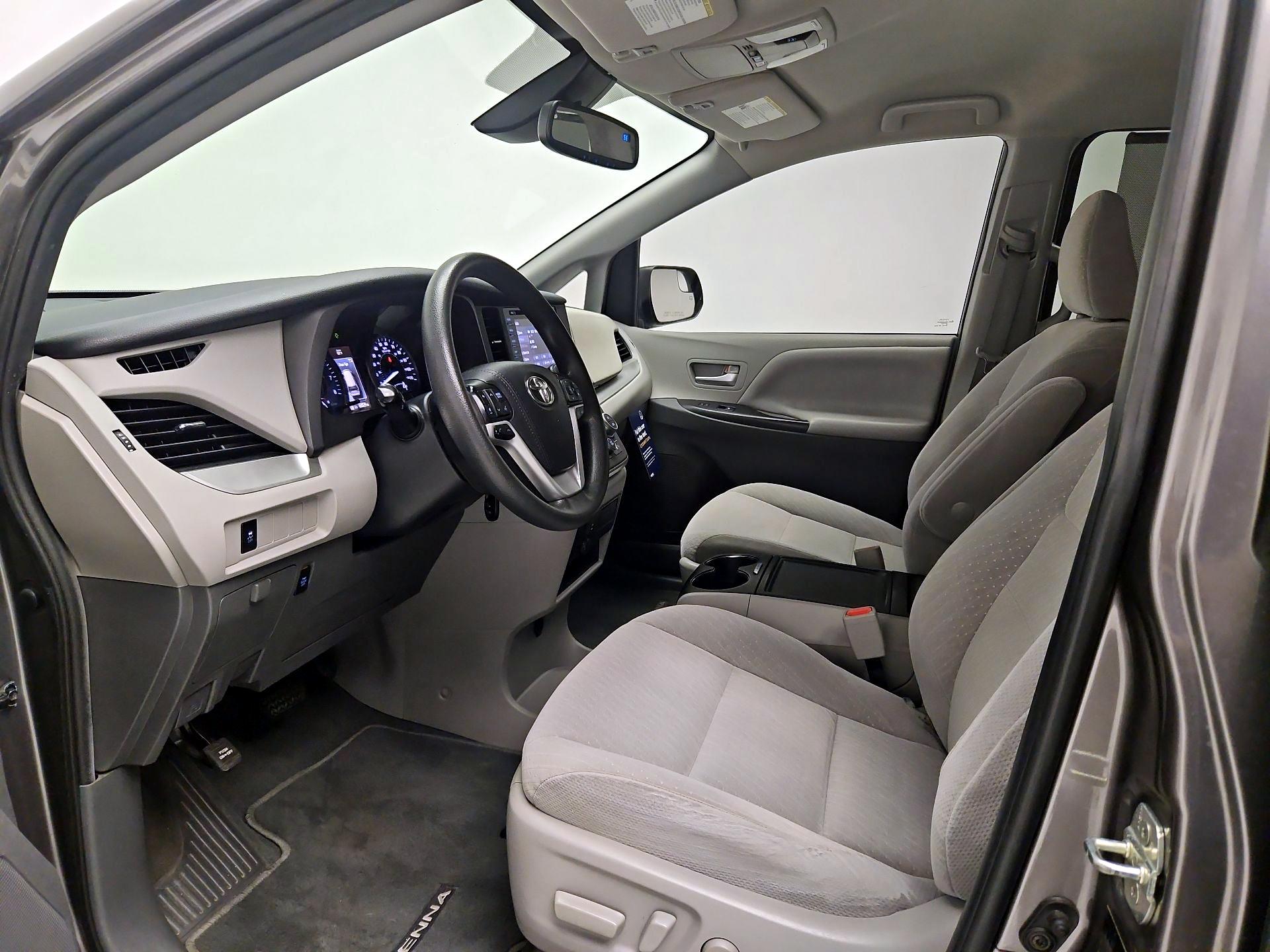 Thumbnail: 2020 Toyota Sienna - 11