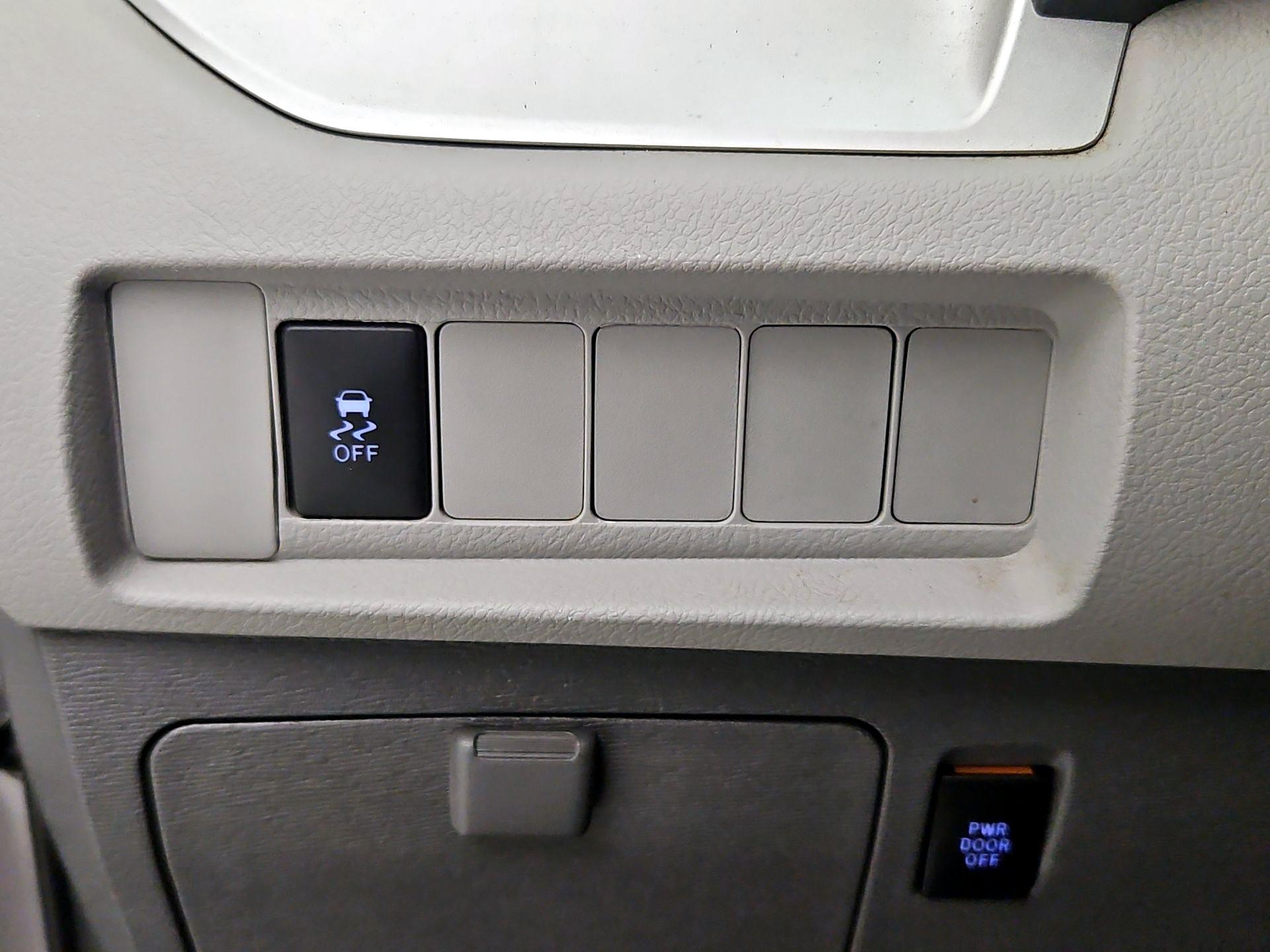 Thumbnail: 2020 Toyota Sienna - 13