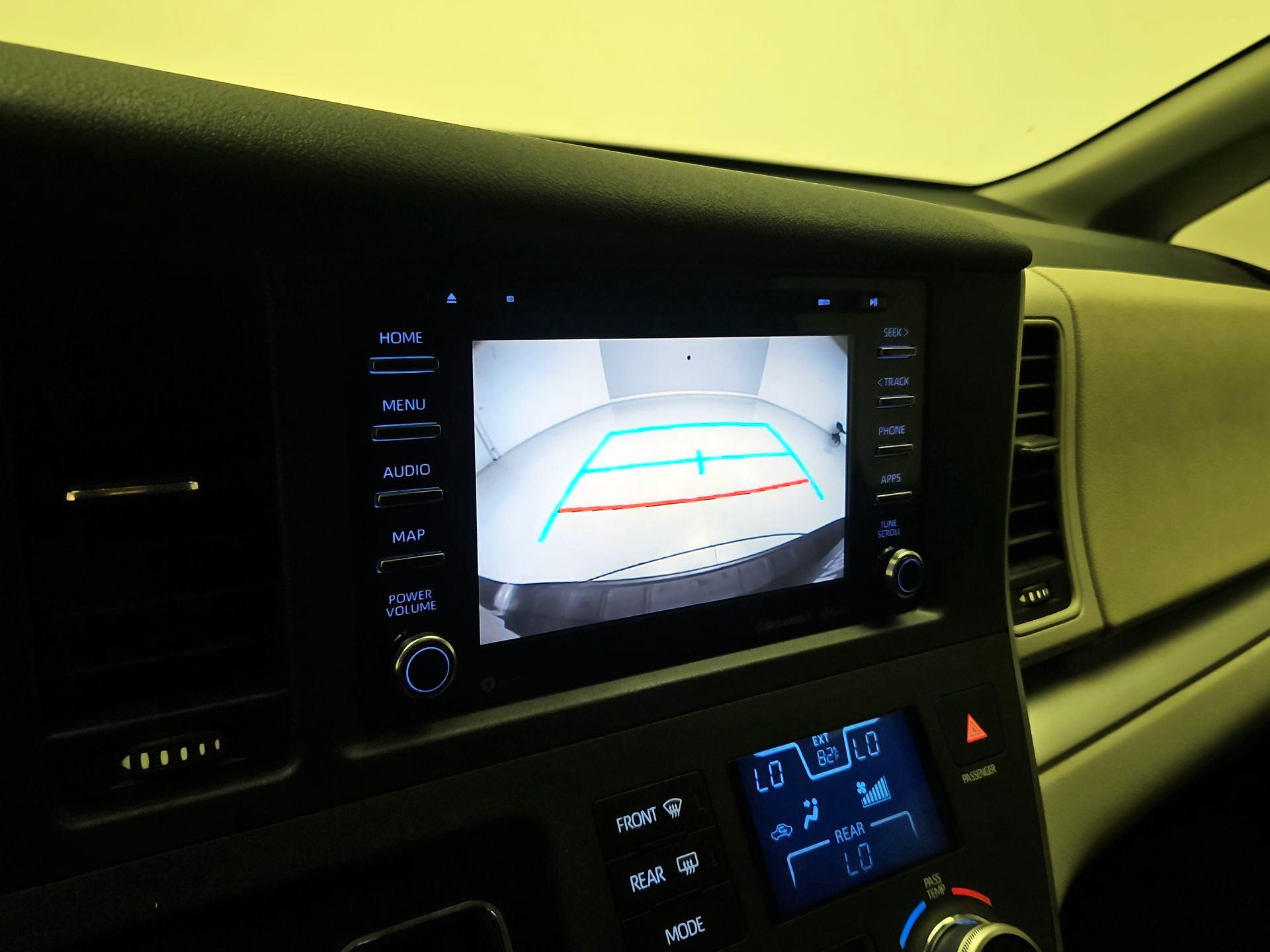 Thumbnail: 2020 Toyota Sienna - 14