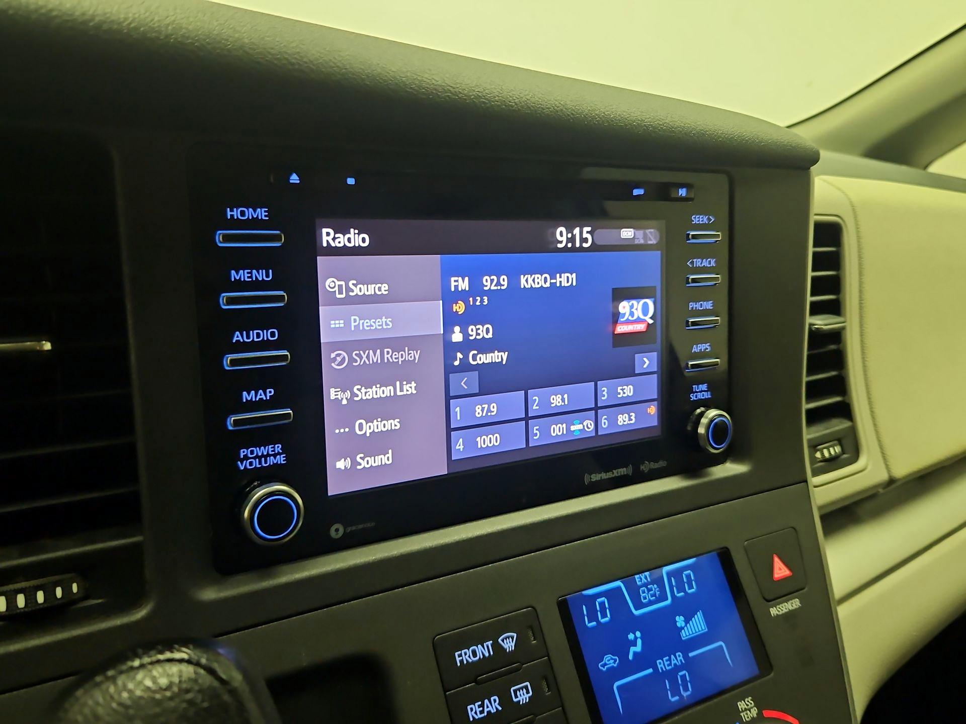 Thumbnail: 2020 Toyota Sienna - 15