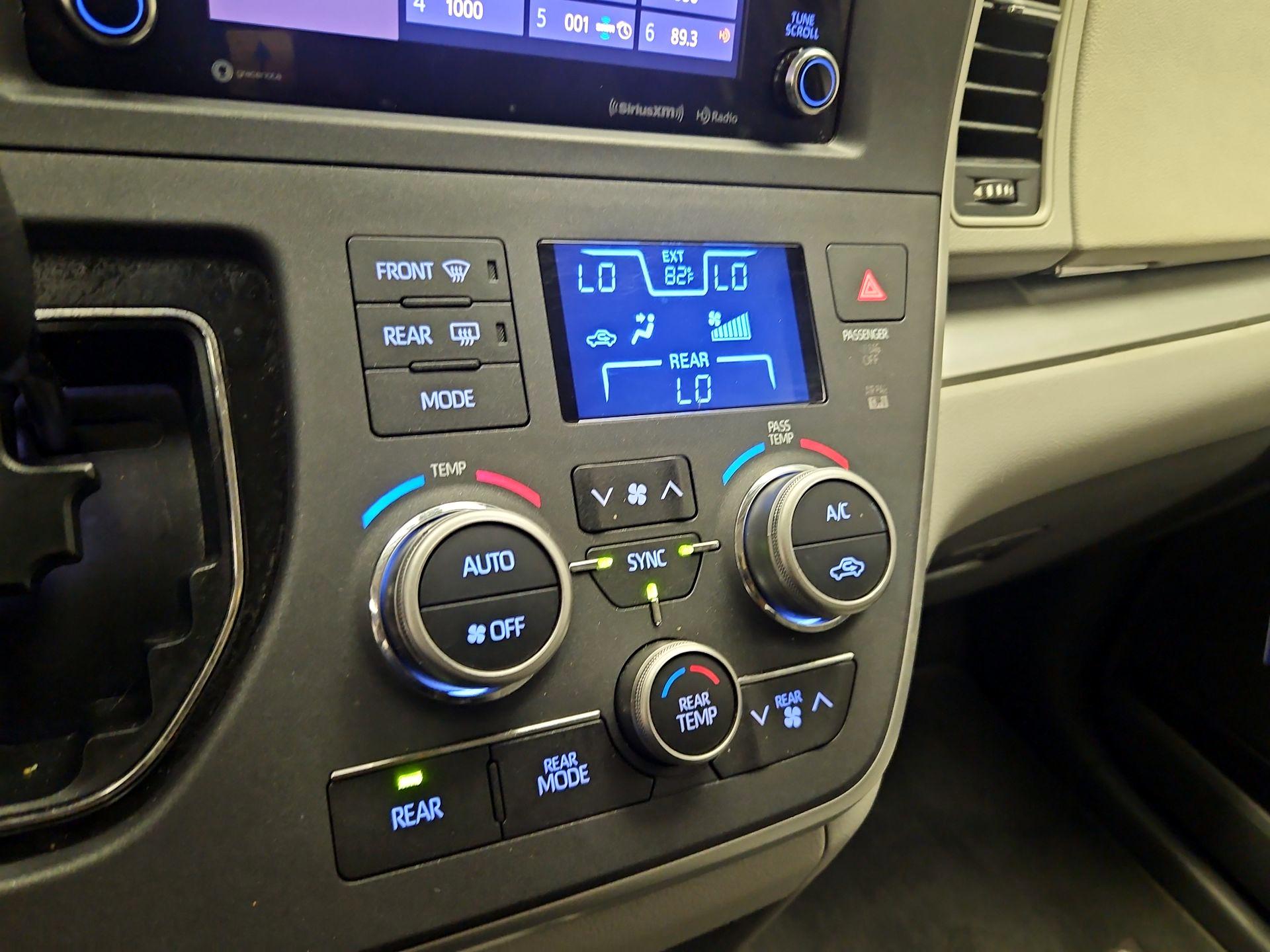 Thumbnail: 2020 Toyota Sienna - 16