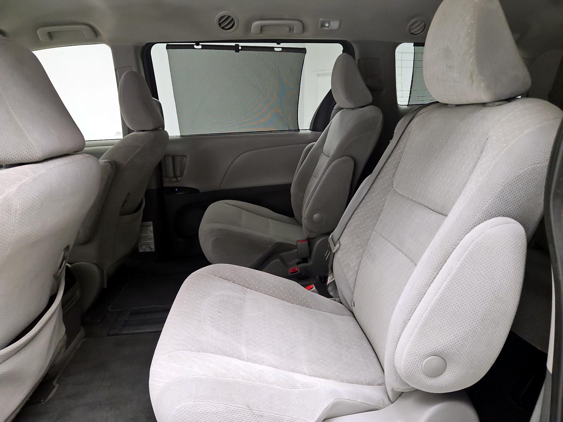 Thumbnail: 2020 Toyota Sienna - 19