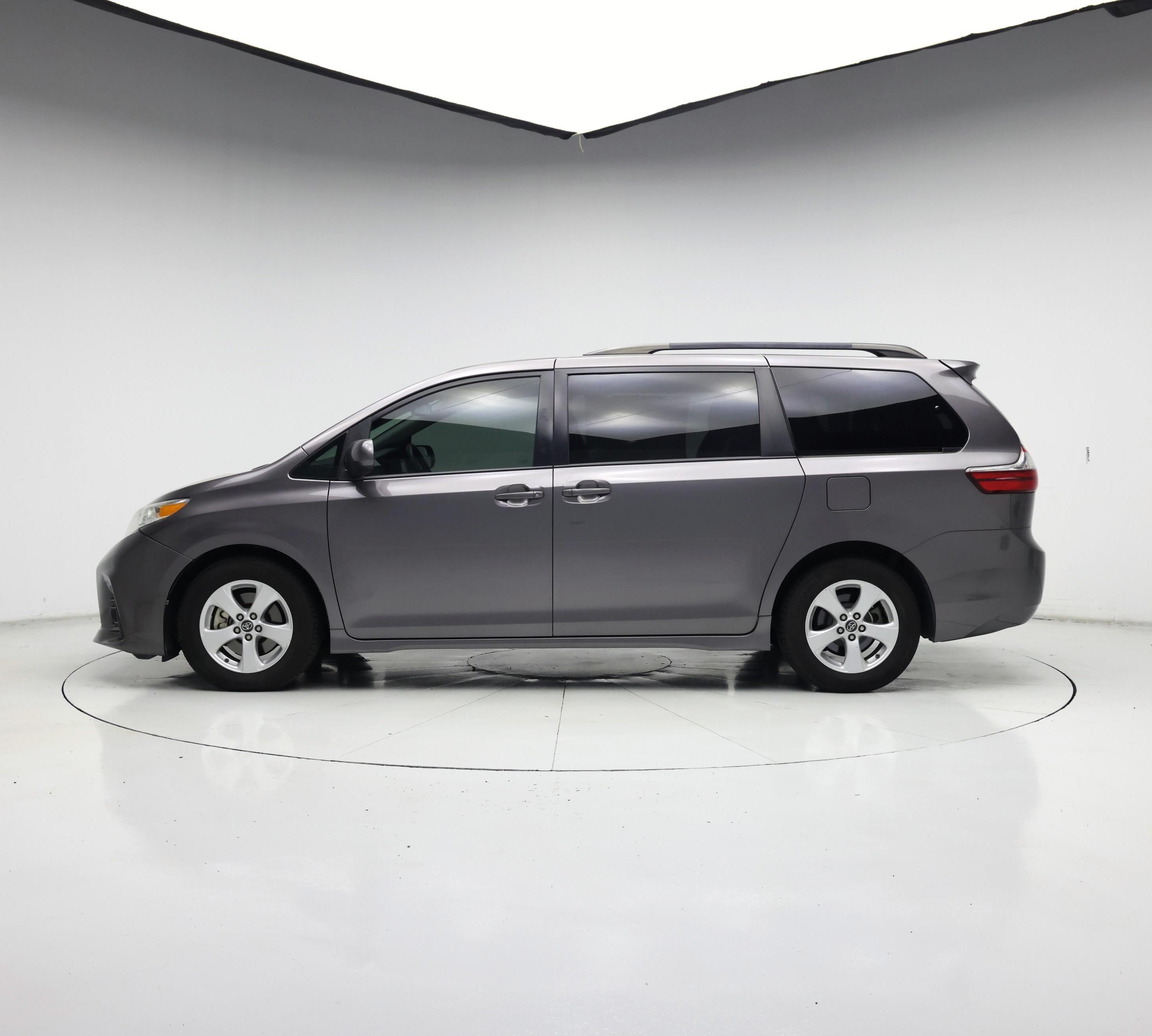Thumbnail: 2020 Toyota Sienna - 3