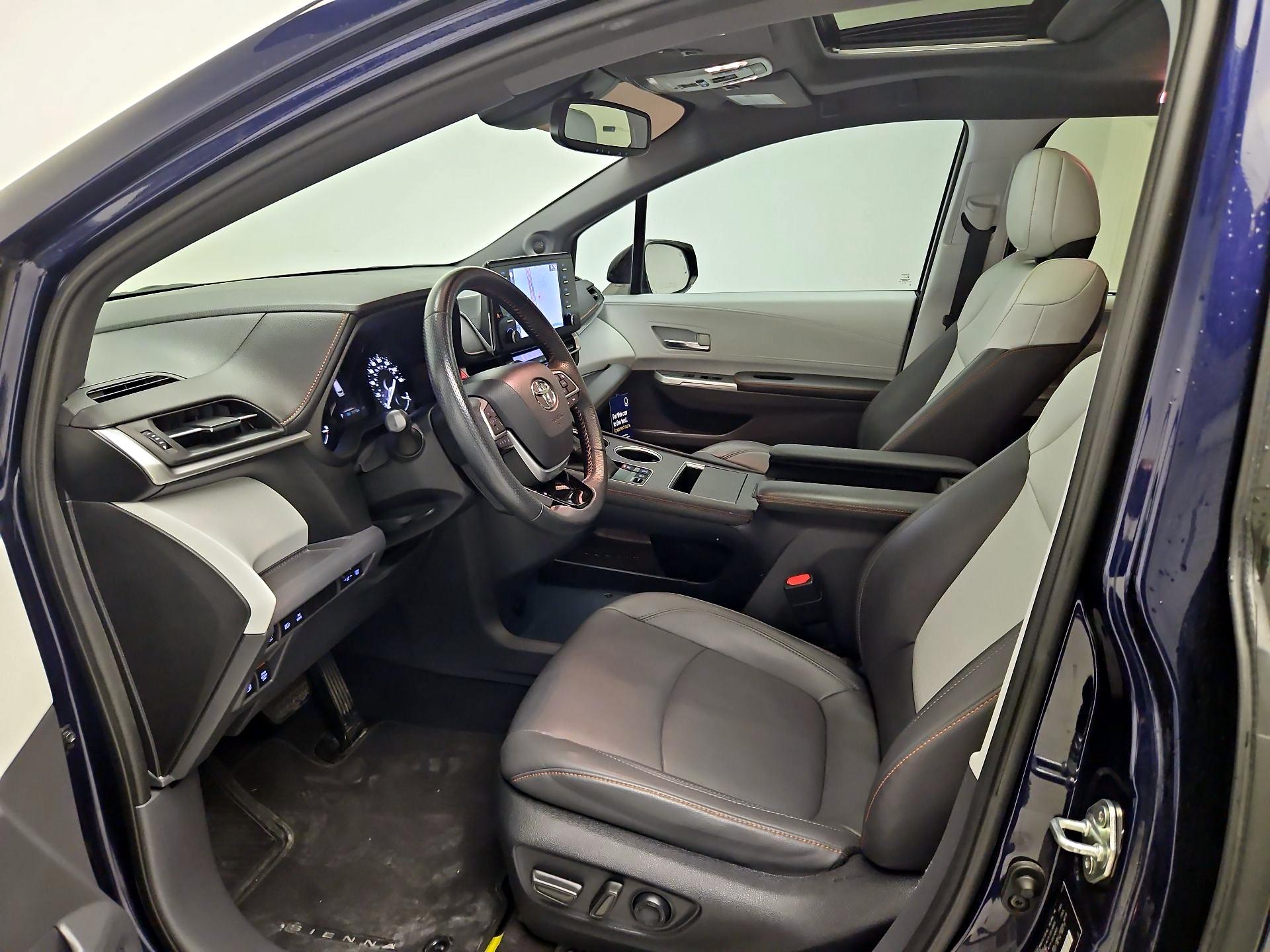 Thumbnail: 2022 Toyota Sienna - 11