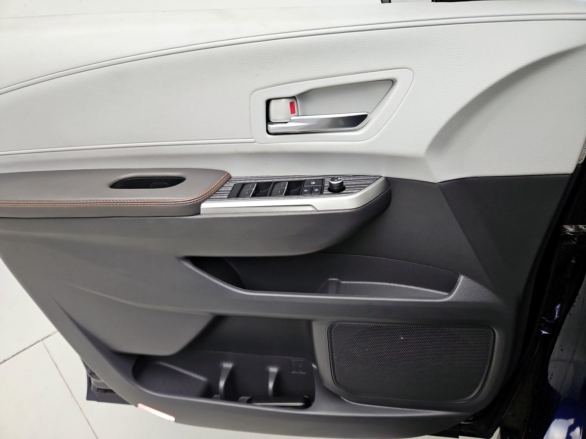 Thumbnail: 2022 Toyota Sienna - 12