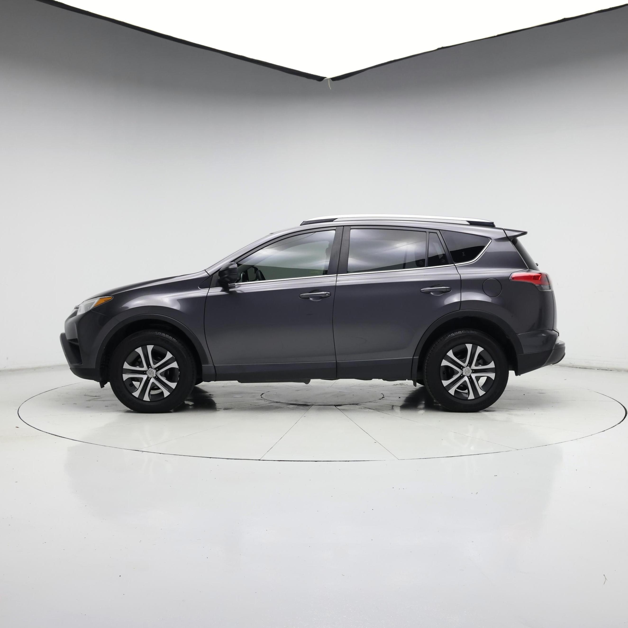 Thumbnail: 2017 Toyota RAV4 - 3