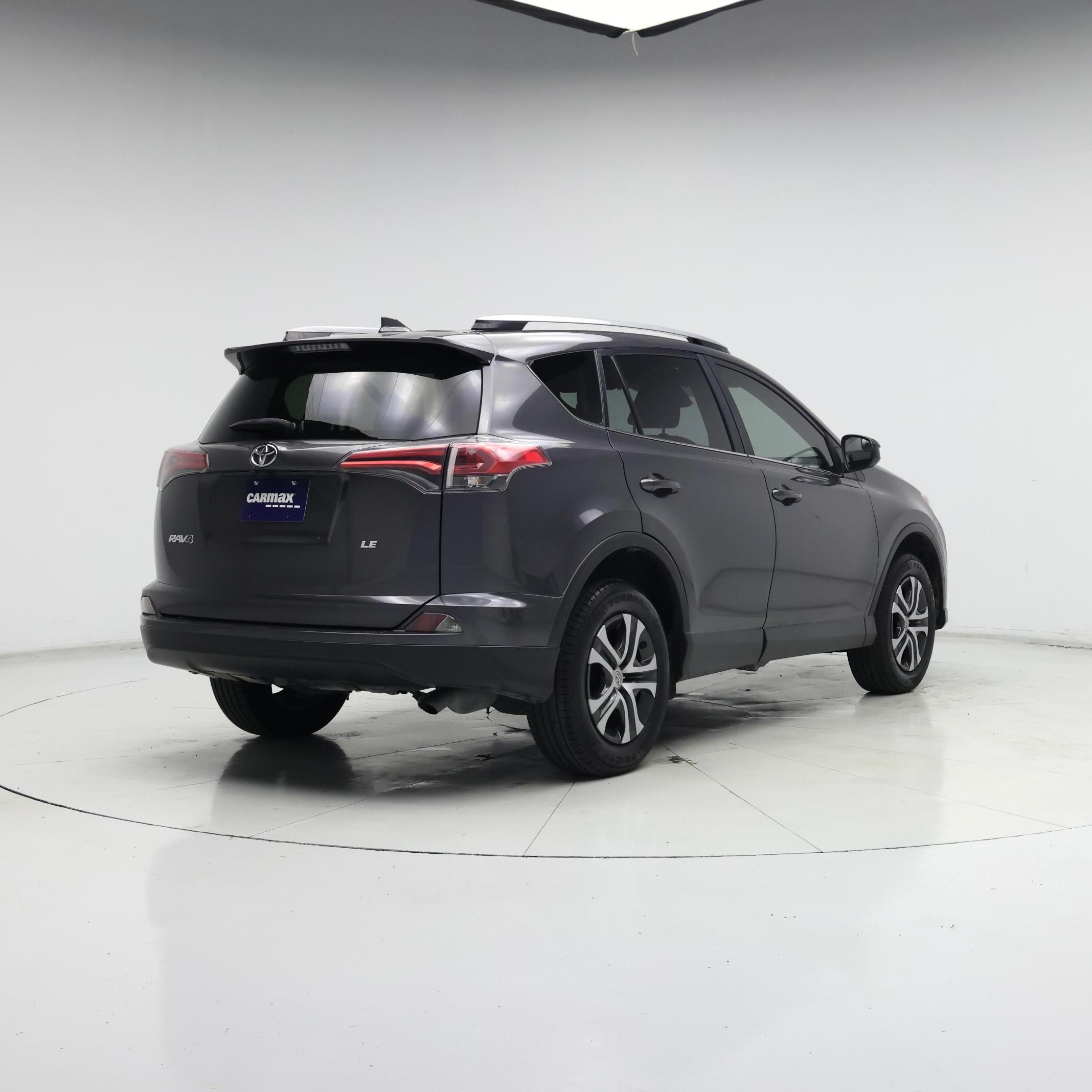Thumbnail: 2017 Toyota RAV4 - 8