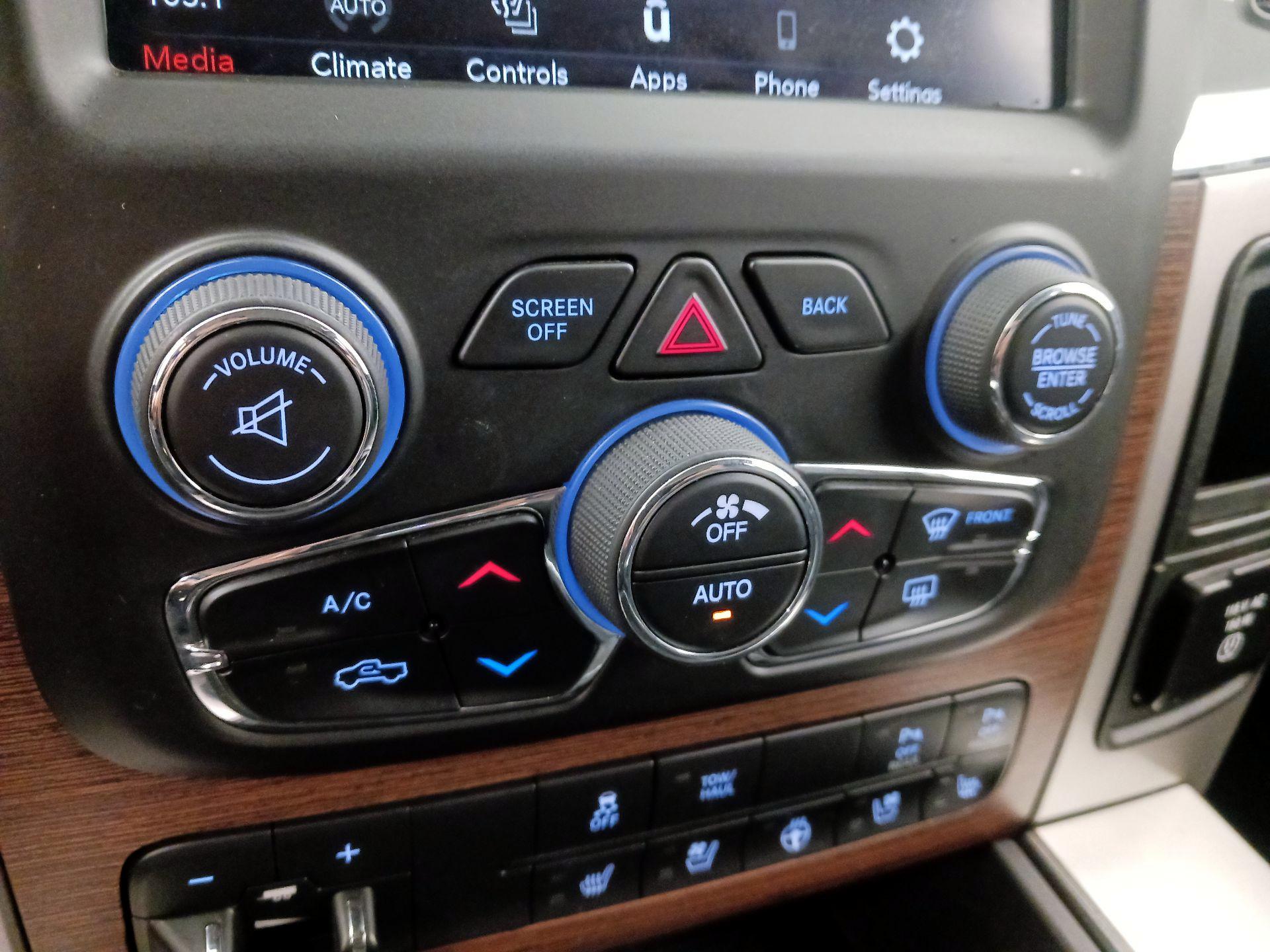 Thumbnail: 2019 RAM 1500 Classic - 16