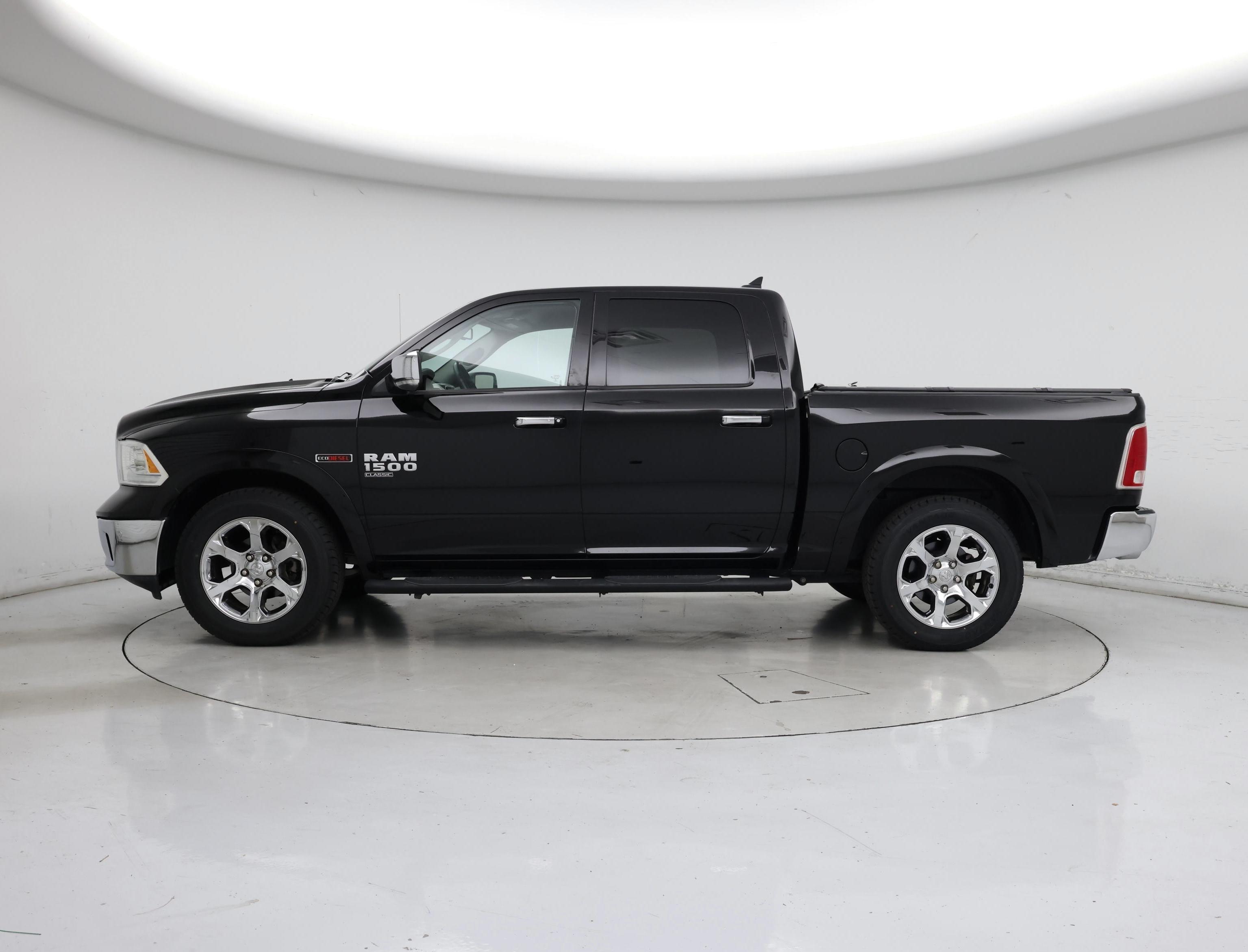 Thumbnail: 2019 RAM 1500 Classic - 3