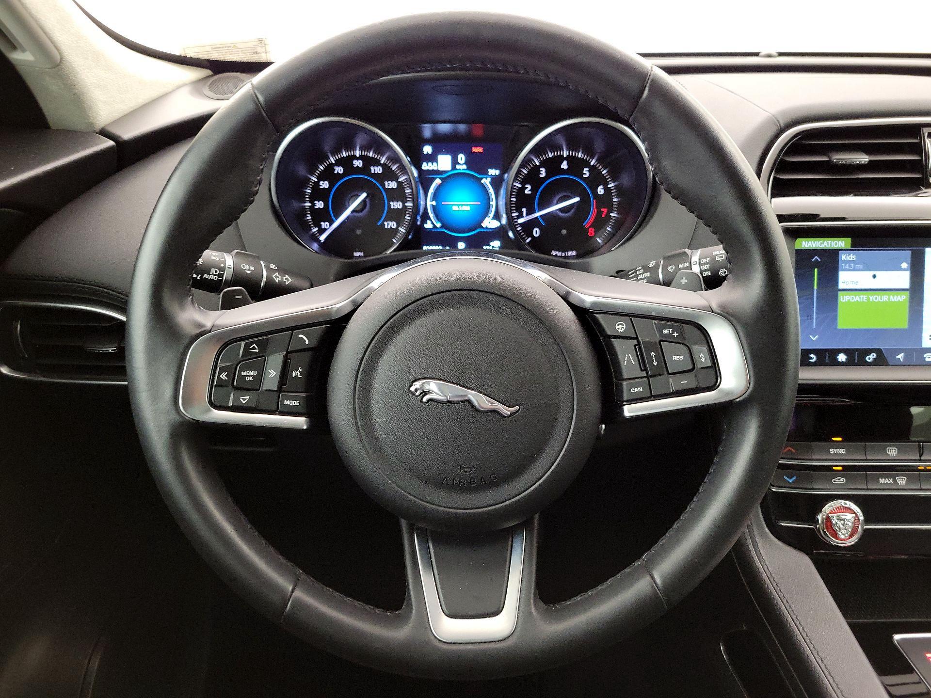Thumbnail: 2020 Jaguar F-Pace - 10