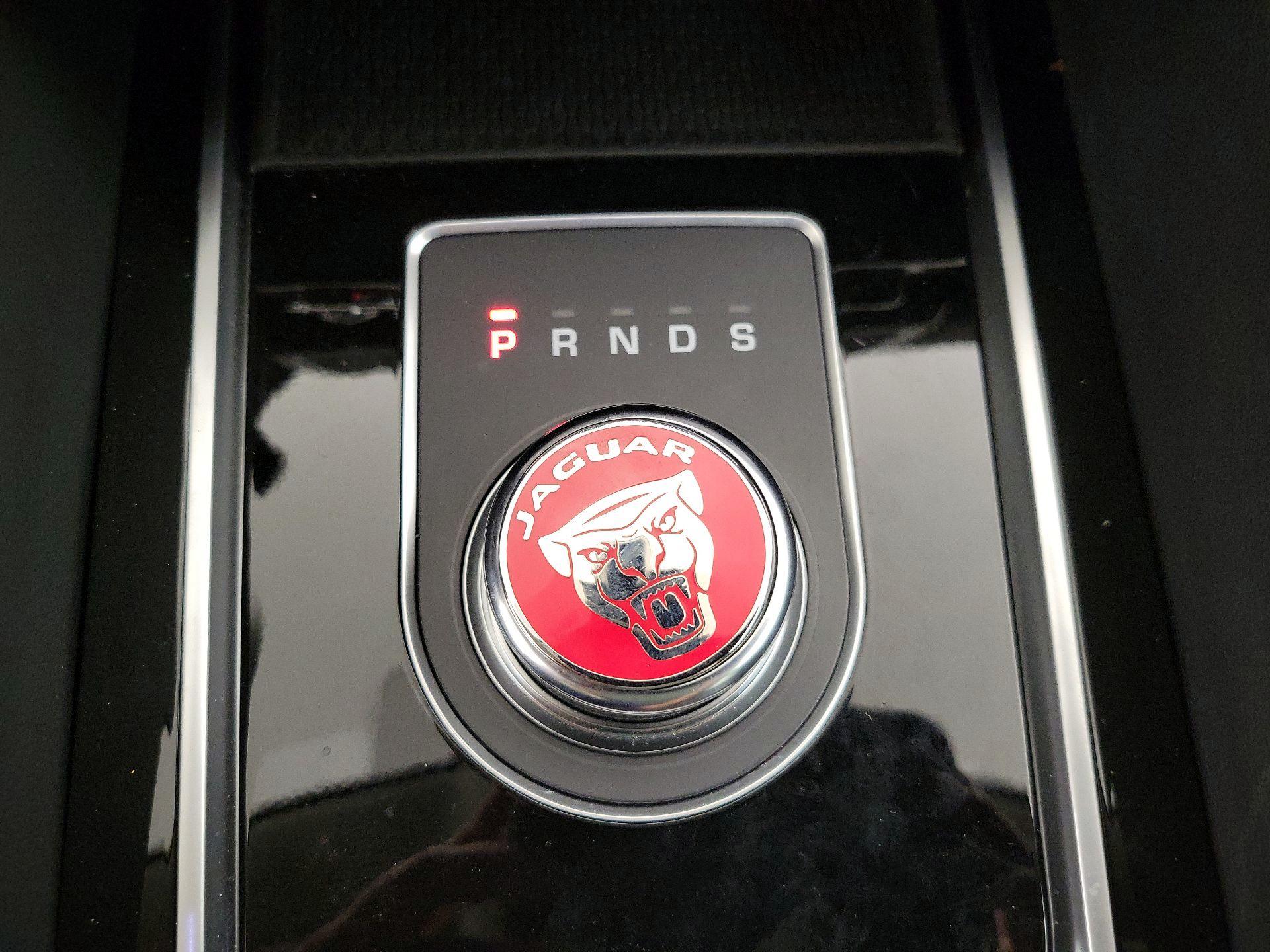 Thumbnail: 2020 Jaguar F-Pace - 18