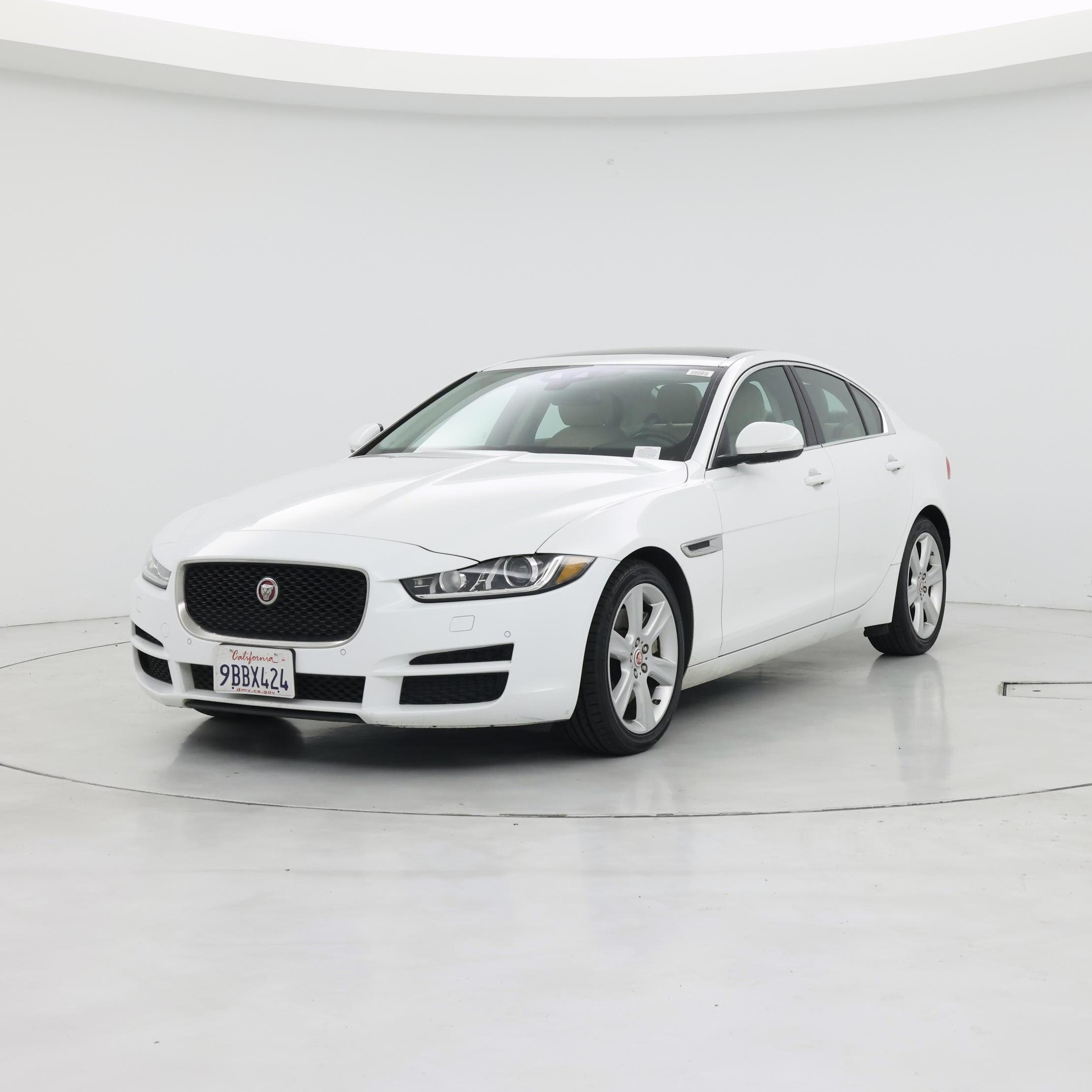 Thumbnail: 2018 Jaguar XE - 4
