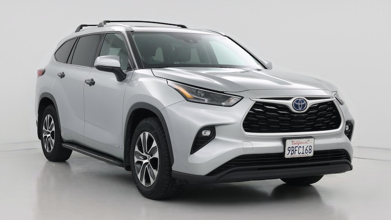 2022 Toyota Highlander XLE Hero Image