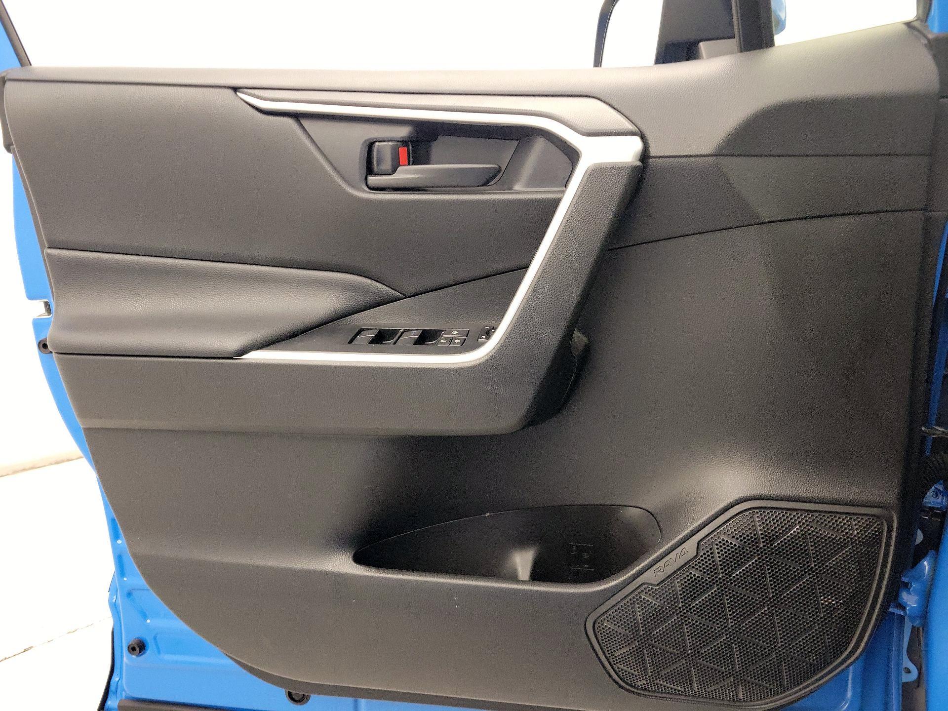 Thumbnail: 2021 Toyota RAV4 - 12