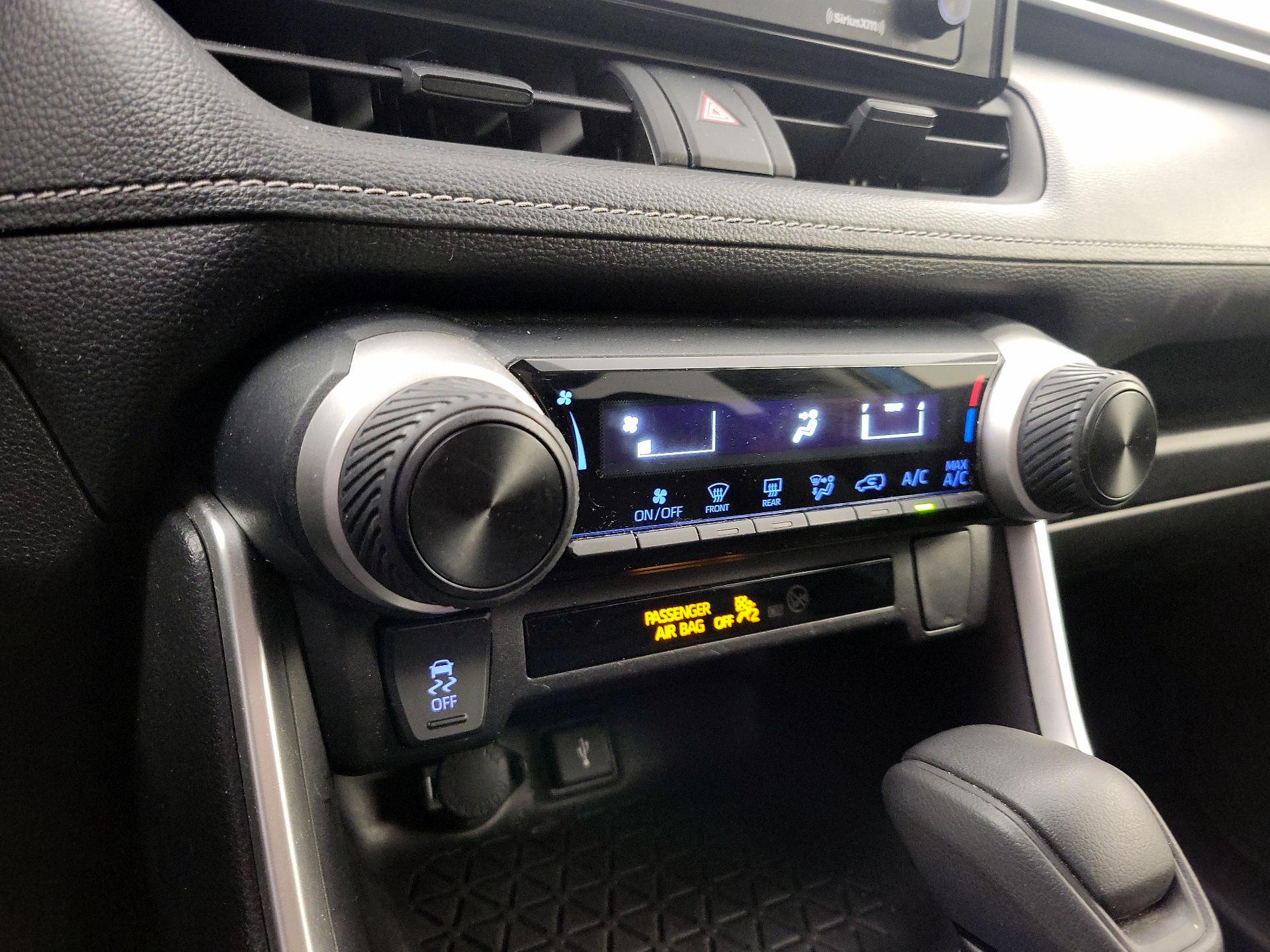Thumbnail: 2021 Toyota RAV4 - 16