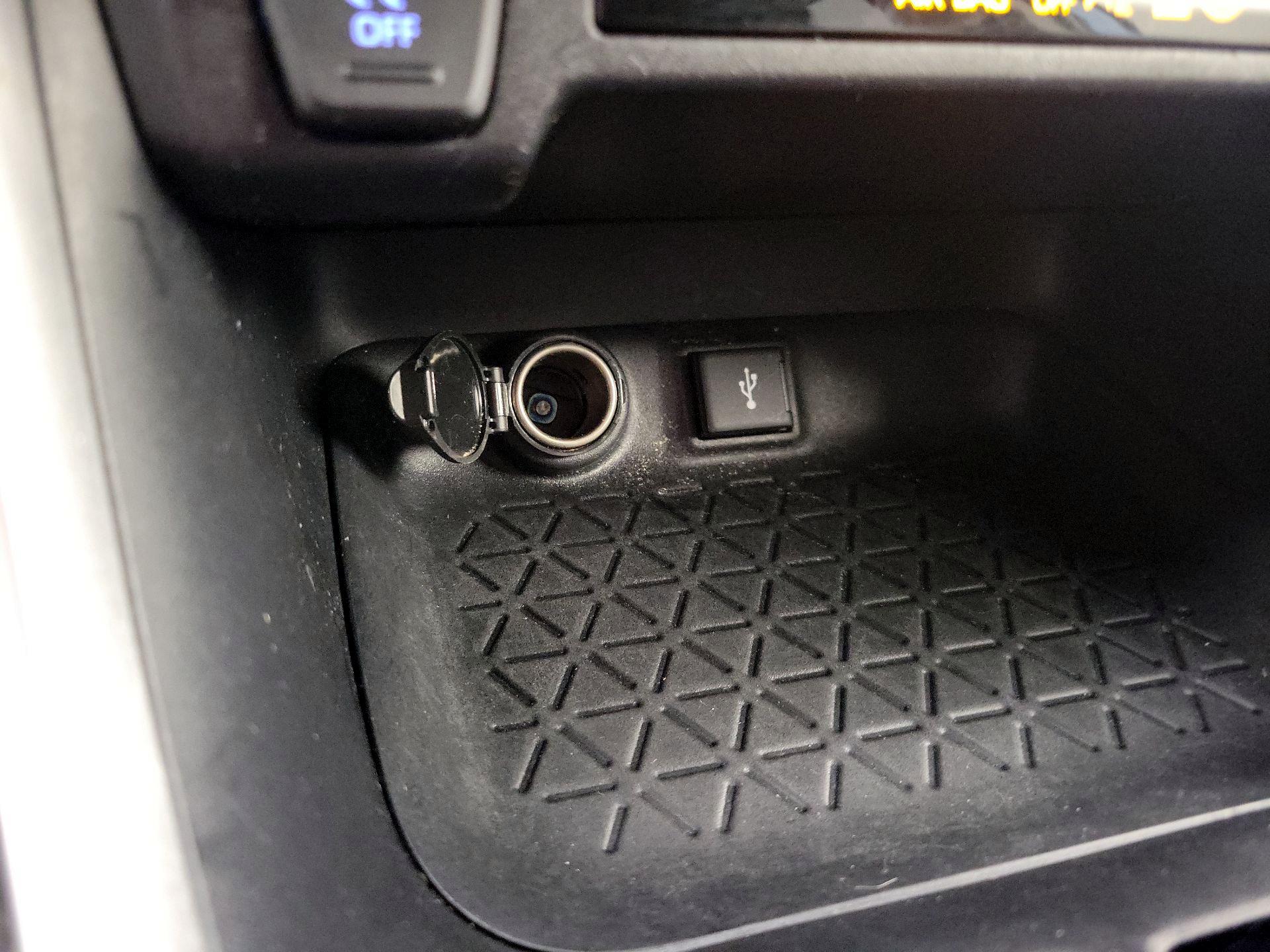 Thumbnail: 2021 Toyota RAV4 - 18