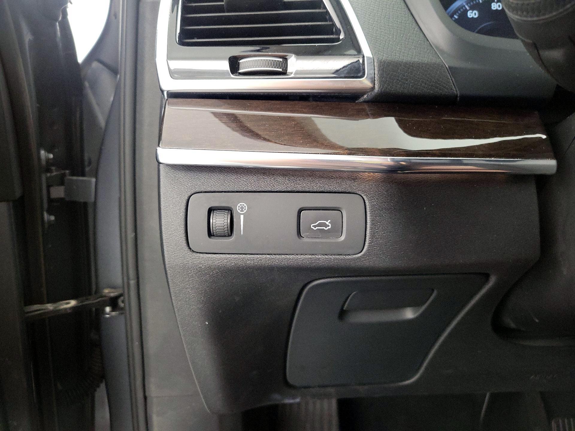Thumbnail: 2016 Volvo XC90 - 13