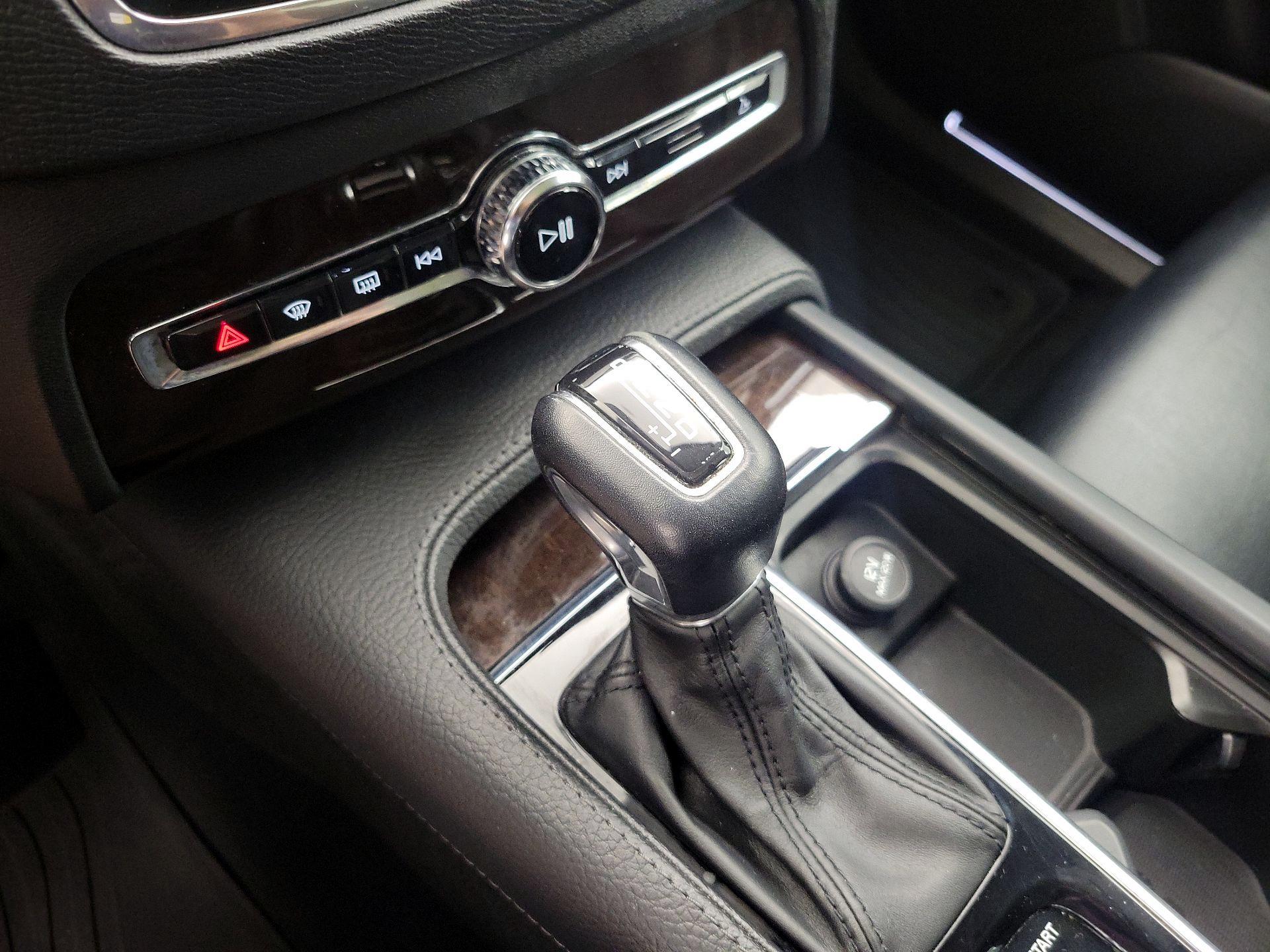 Thumbnail: 2016 Volvo XC90 - 17