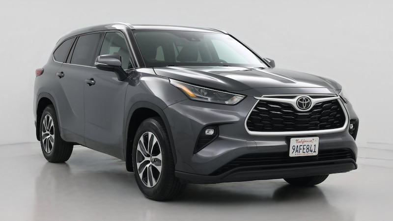 2022 Toyota Highlander XLE Hero Image